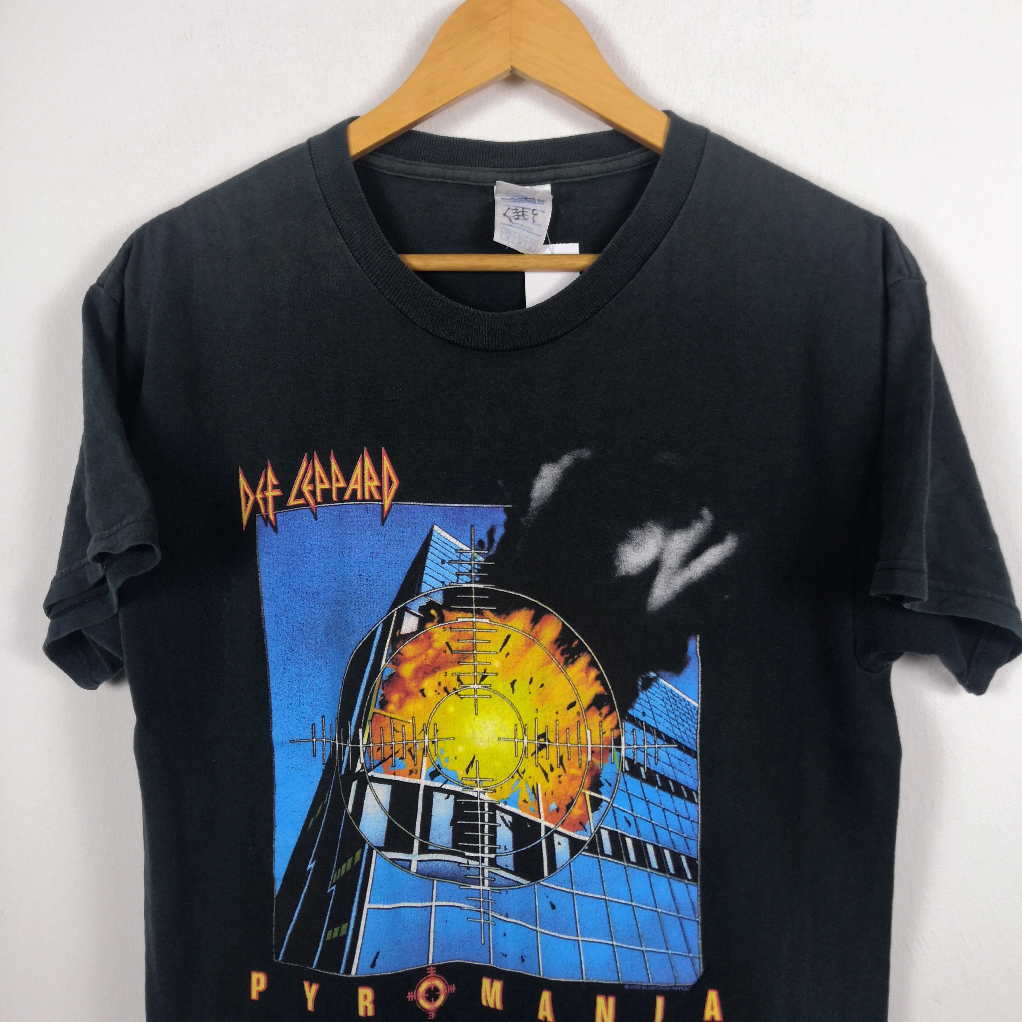 Band Tees Def Leppard T Shirt Vintage Rock Band Tees BS17940. Size US M / EU 48-50 / 2 - 2 Thumbnail