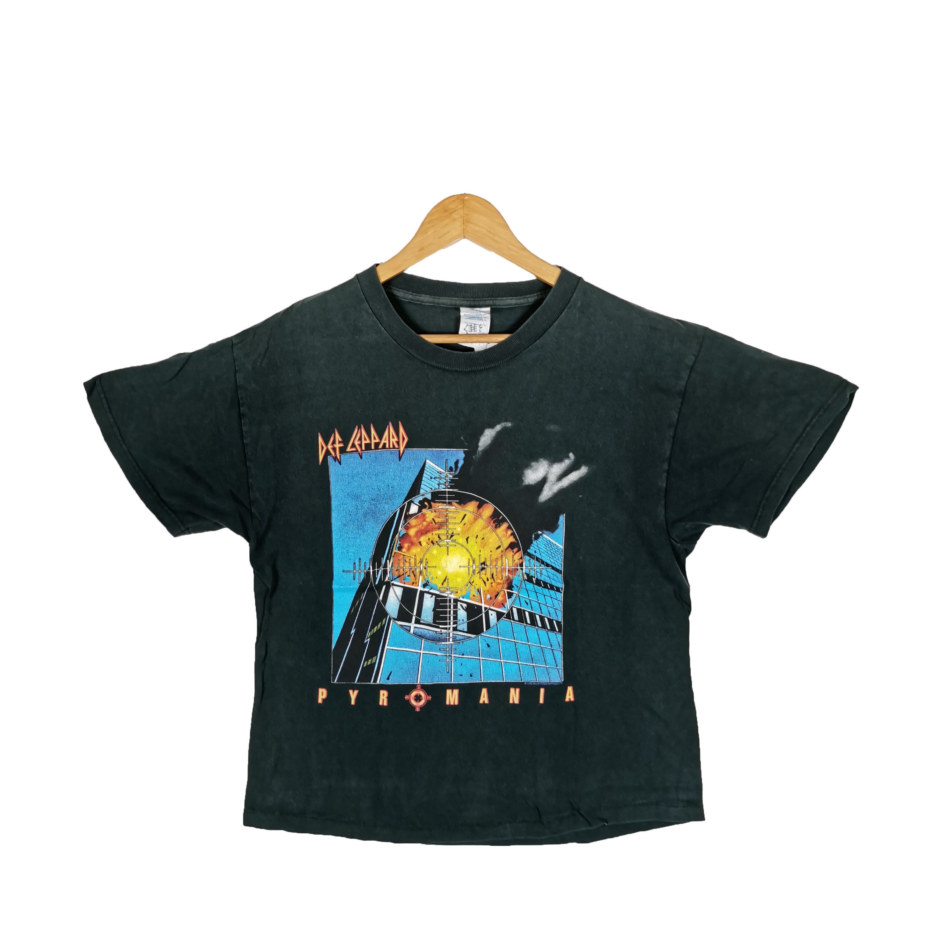 Band Tees Def Leppard T Shirt Vintage Rock Band Tees BS17940. Size US M / EU 48-50 / 2 - 1 Thumbnail