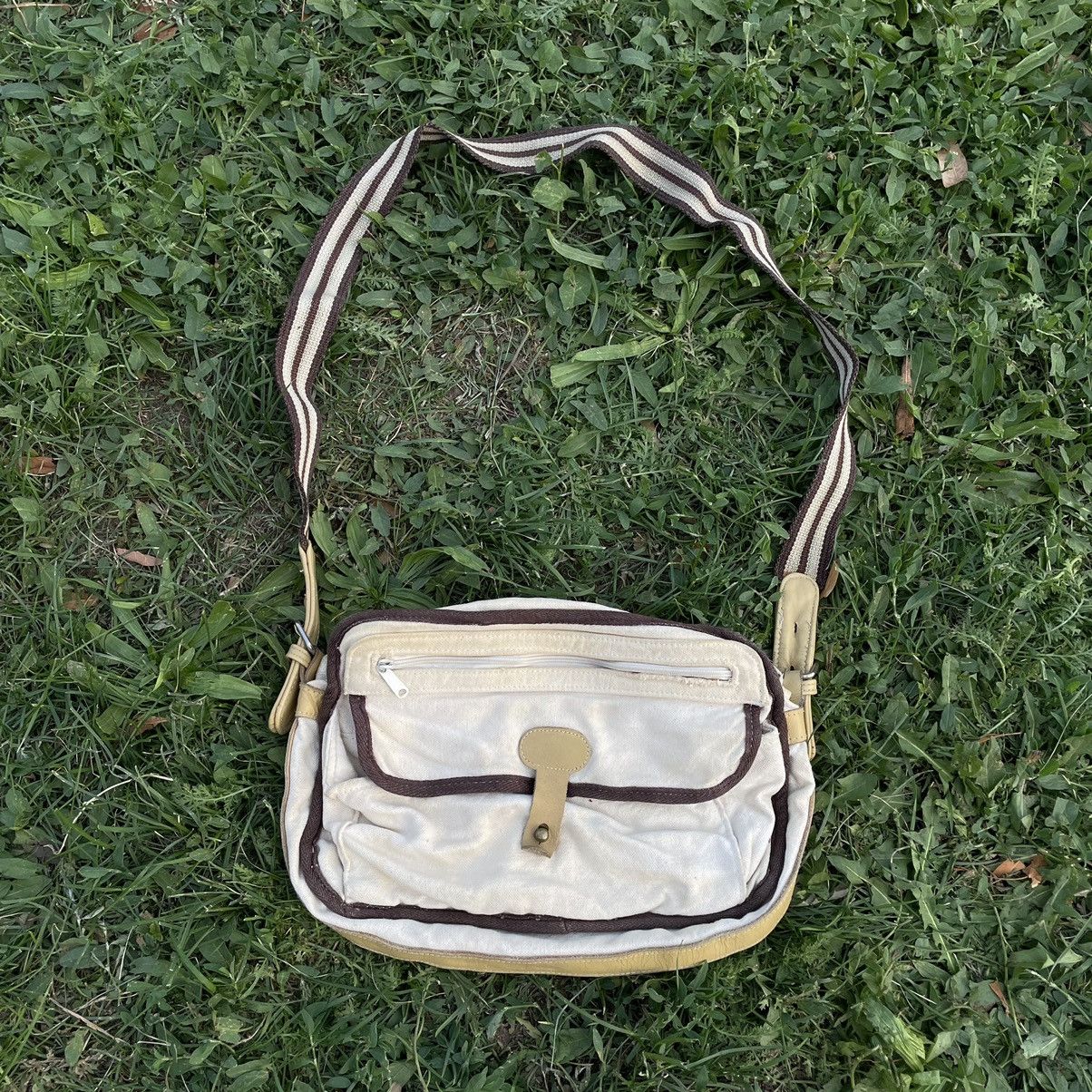 Vintage Vintage Y2K Crossbody Bag Cream Gorpcore Streetwear Boxy OS Size ONE SIZE - 1 Thumbnail