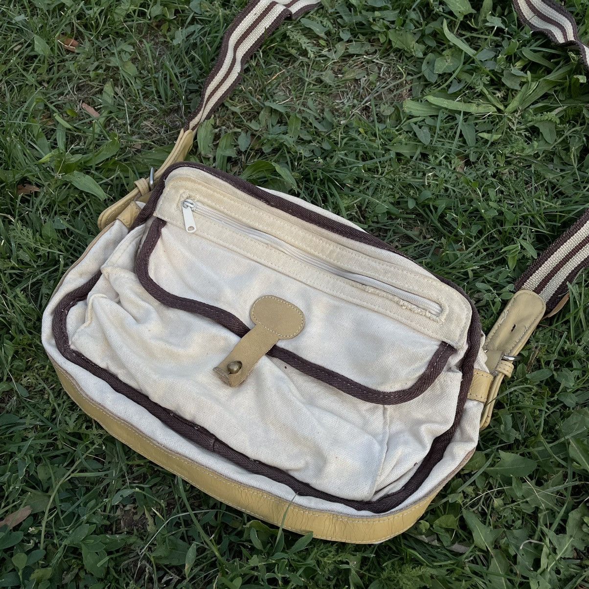 Vintage Vintage Y2K Crossbody Bag Cream Gorpcore Streetwear Boxy OS Size ONE SIZE - 3 Thumbnail
