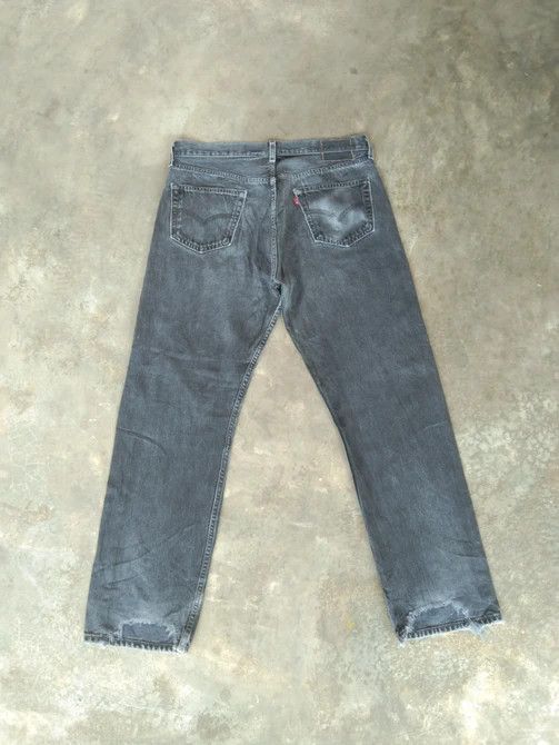 Levi's × Vintage Vintage Levis 501 Faded Black Distressed Jeans 36x31 Size US 36 / EU 52 - 2 Thumbnail