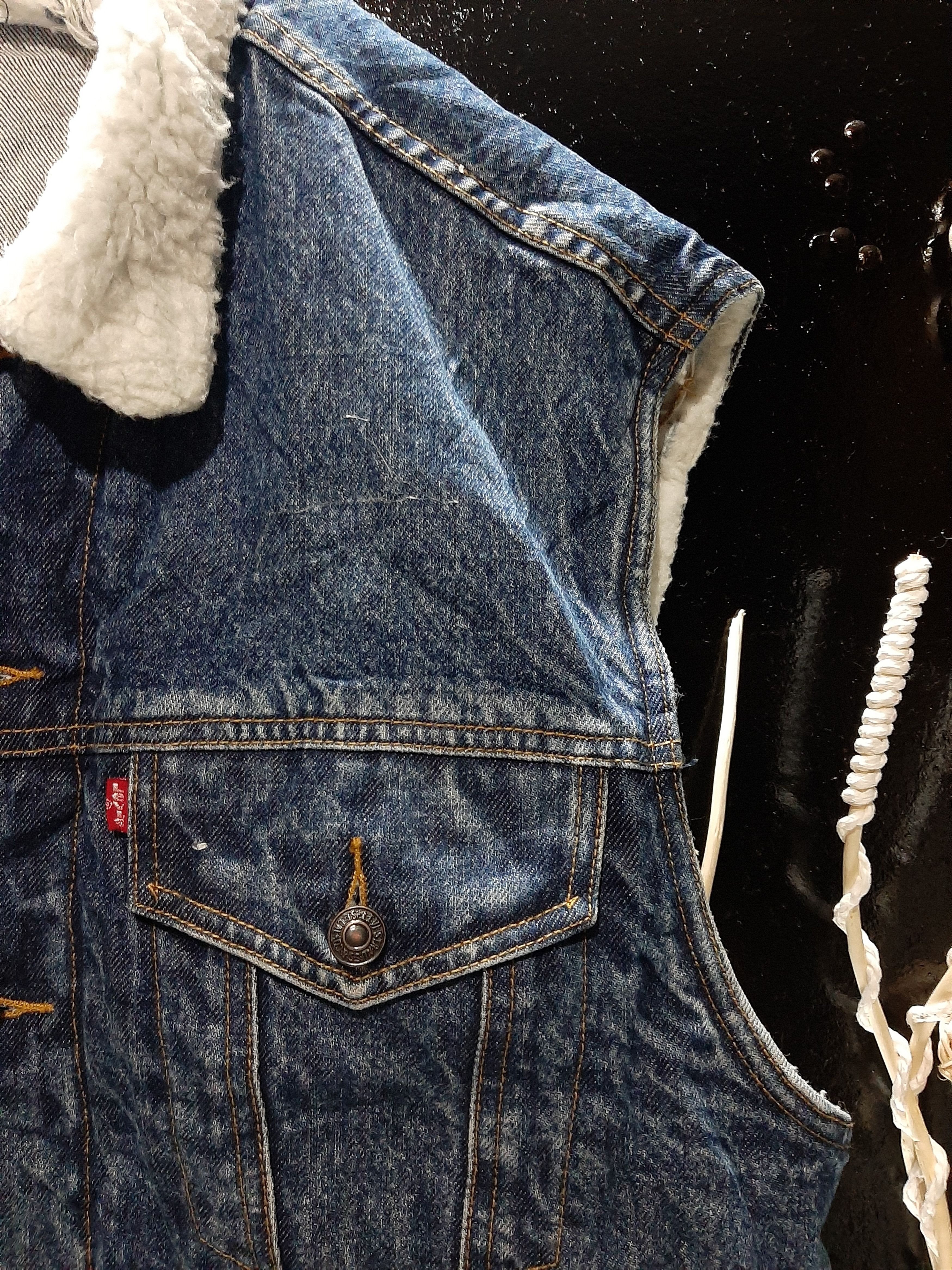Levi's × Vintage VINTAGE 90s TRUCKER JACKET LEVI'S SLEEVE LESS SHERPA COLLAR Size US L / EU 52-54 / 3 - 5 Thumbnail