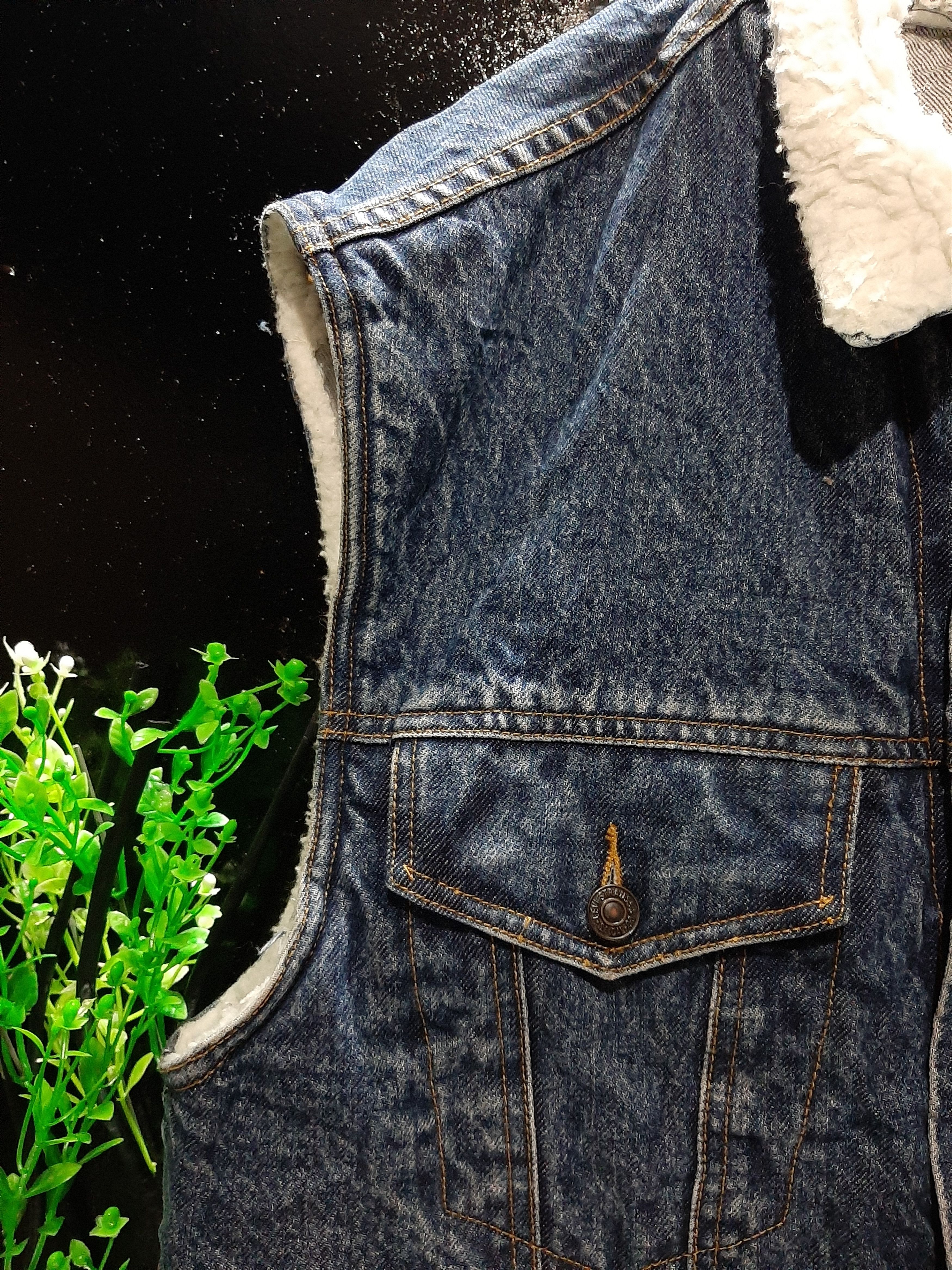 Levi's × Vintage VINTAGE 90s TRUCKER JACKET LEVI'S SLEEVE LESS SHERPA COLLAR Size US L / EU 52-54 / 3 - 4 Thumbnail
