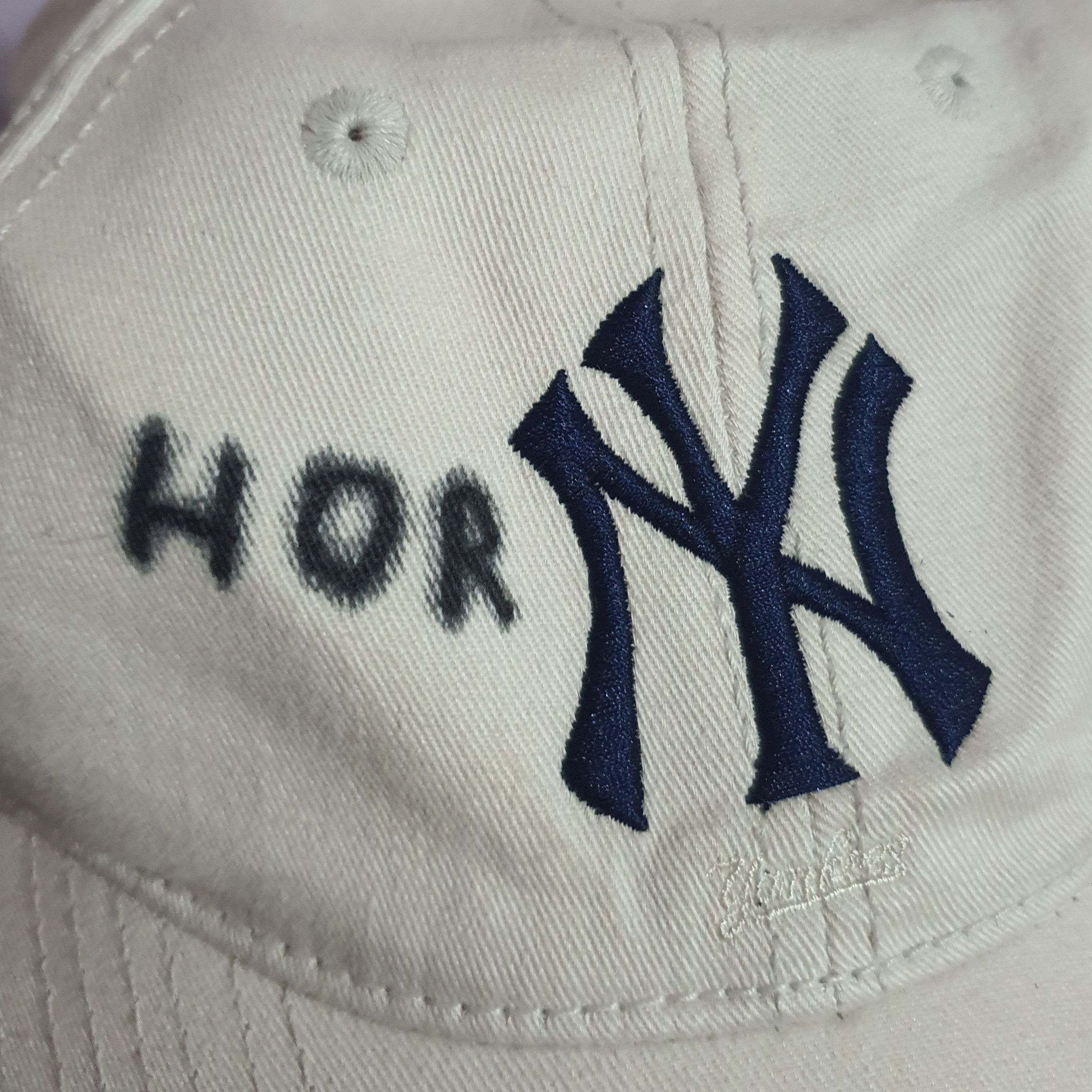 MLB New York Yankees 'horNY' Hat Size ONE SIZE - 2 Thumbnail