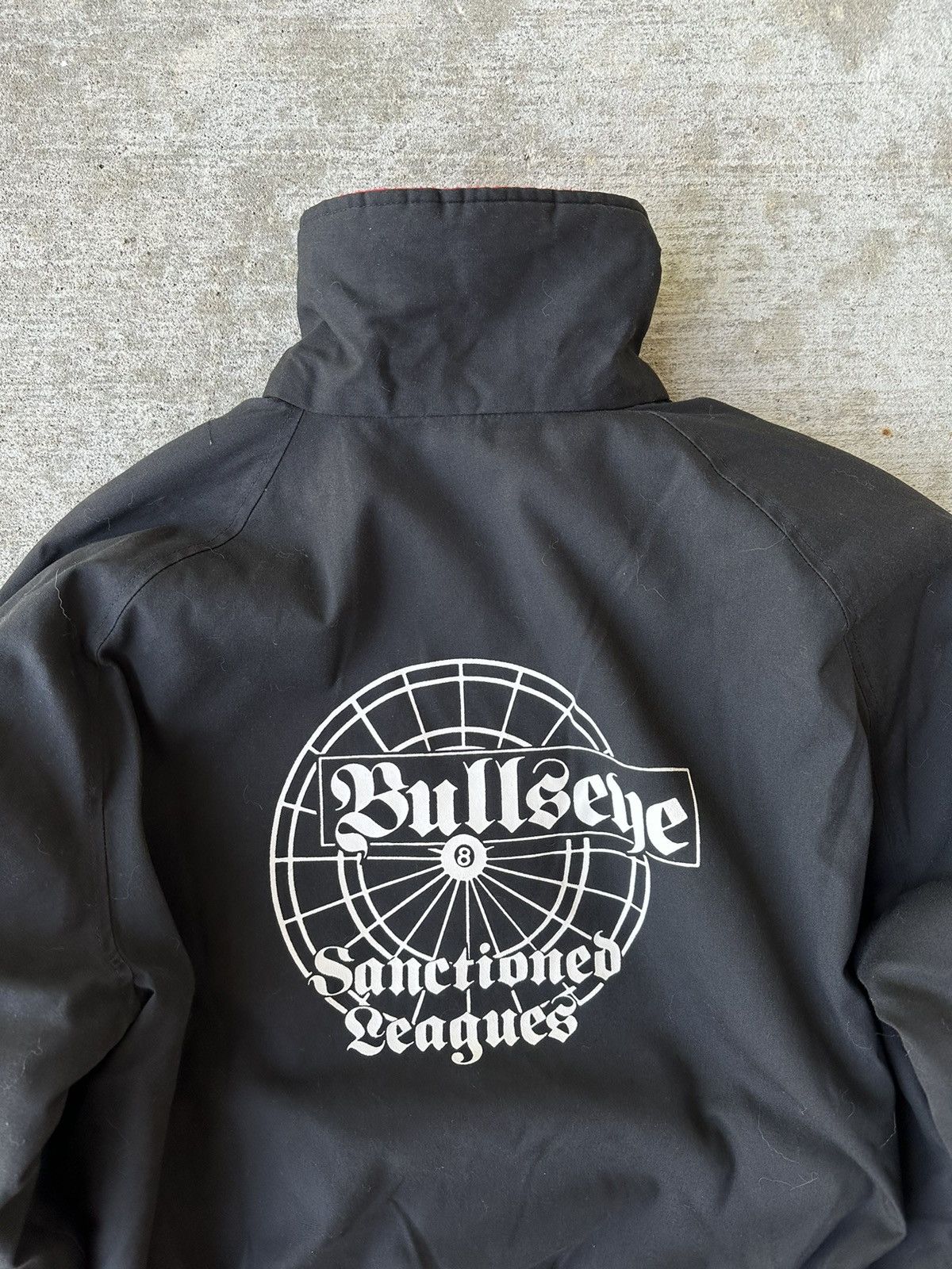 Vintage Vintage 80s Hilton “Bullseye” Pool/Darts Game Jacket Size US L / EU 52-54 / 3 - 13 Thumbnail