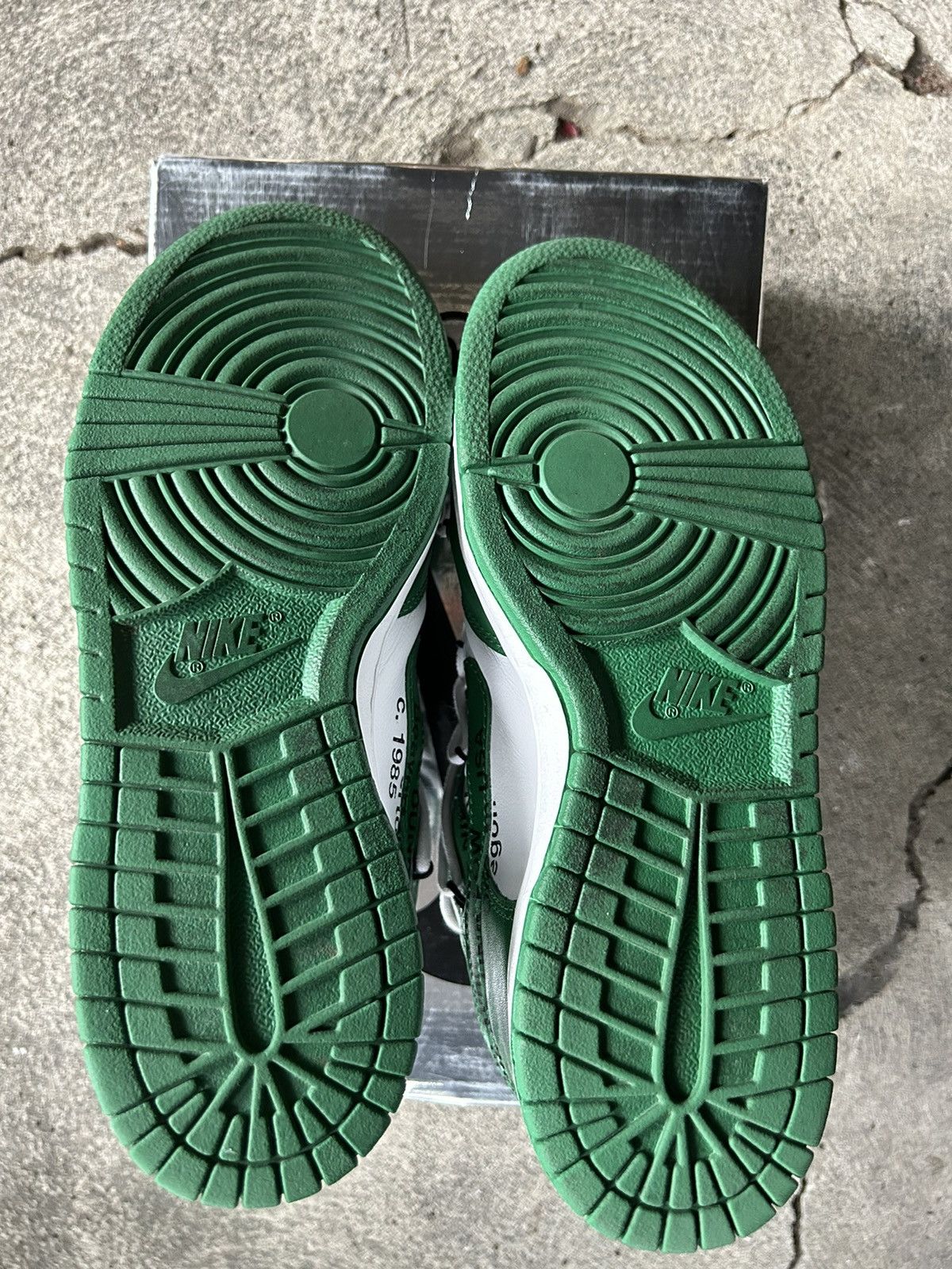 Nike × Off-White Off-White Dunk Lows Pine Green Size US 7 / EU 40 - 8 Thumbnail