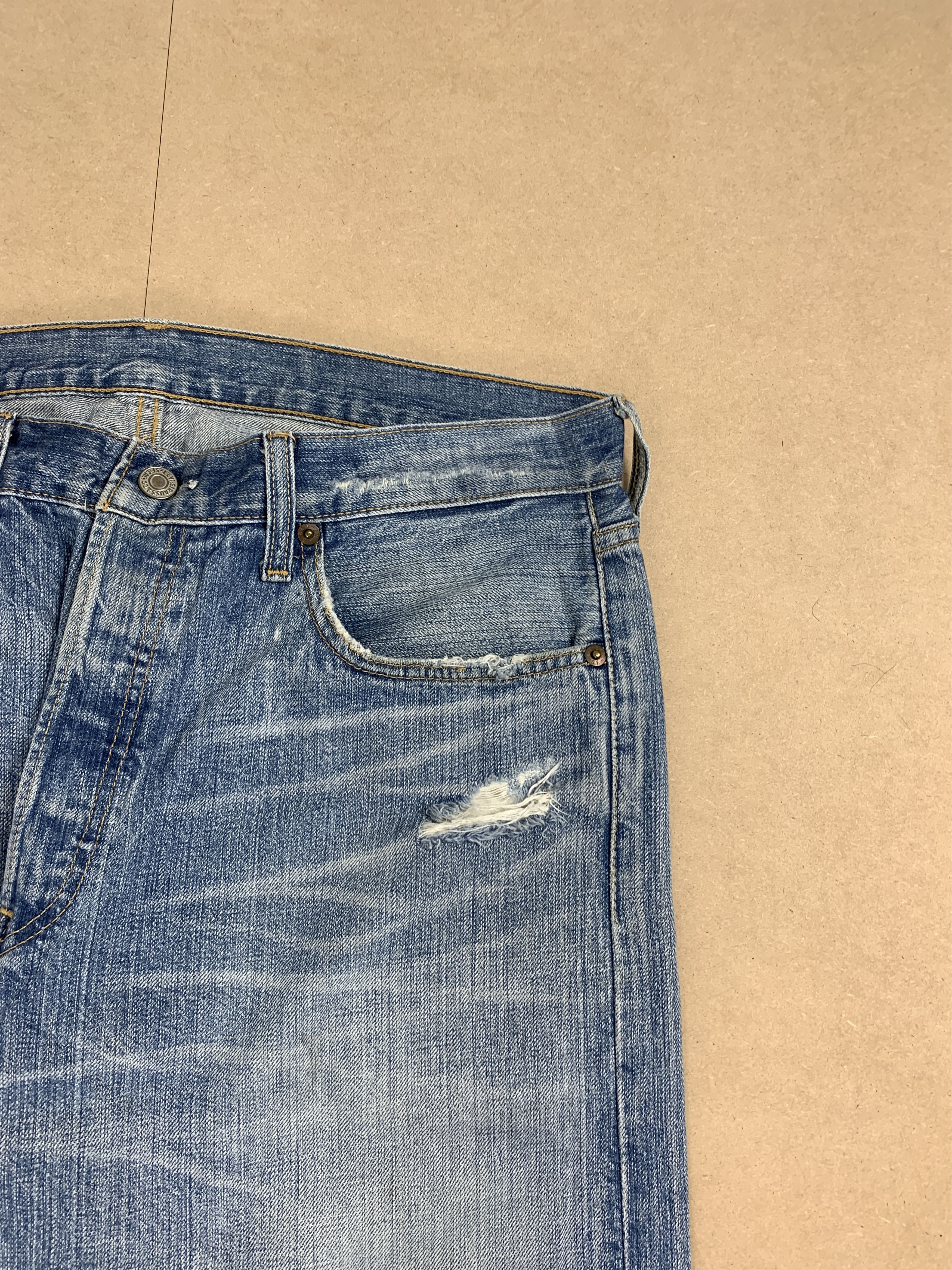 Levi's Vintage LEVI'S 501 Distressed Faded Jeans P0067 Size US 34 / EU 50 - 8 Thumbnail