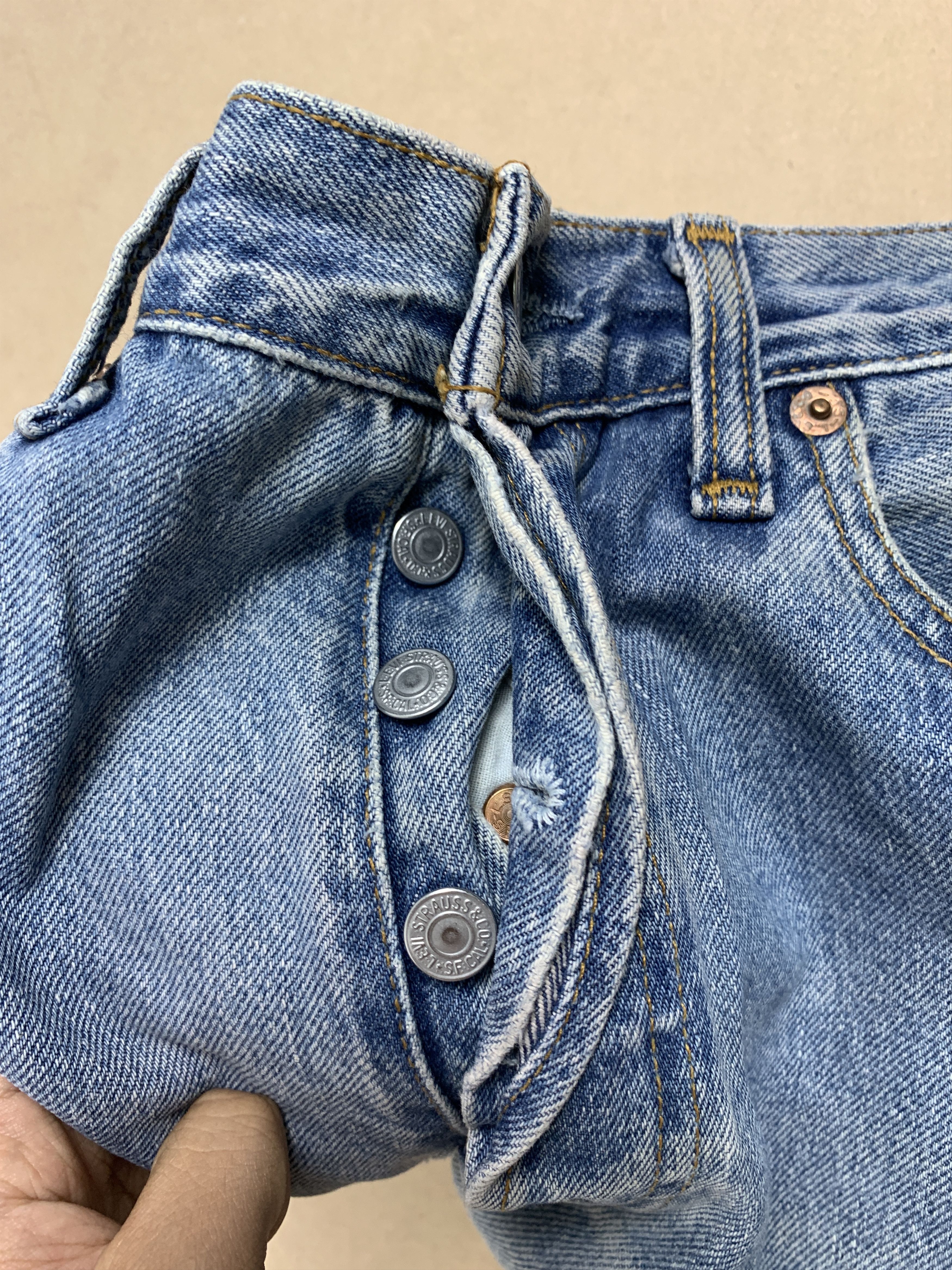Levi's Vintage 90s LEVI'S 501 Faded Jeans P0112 Size US 32 / EU 48 - 14 Thumbnail