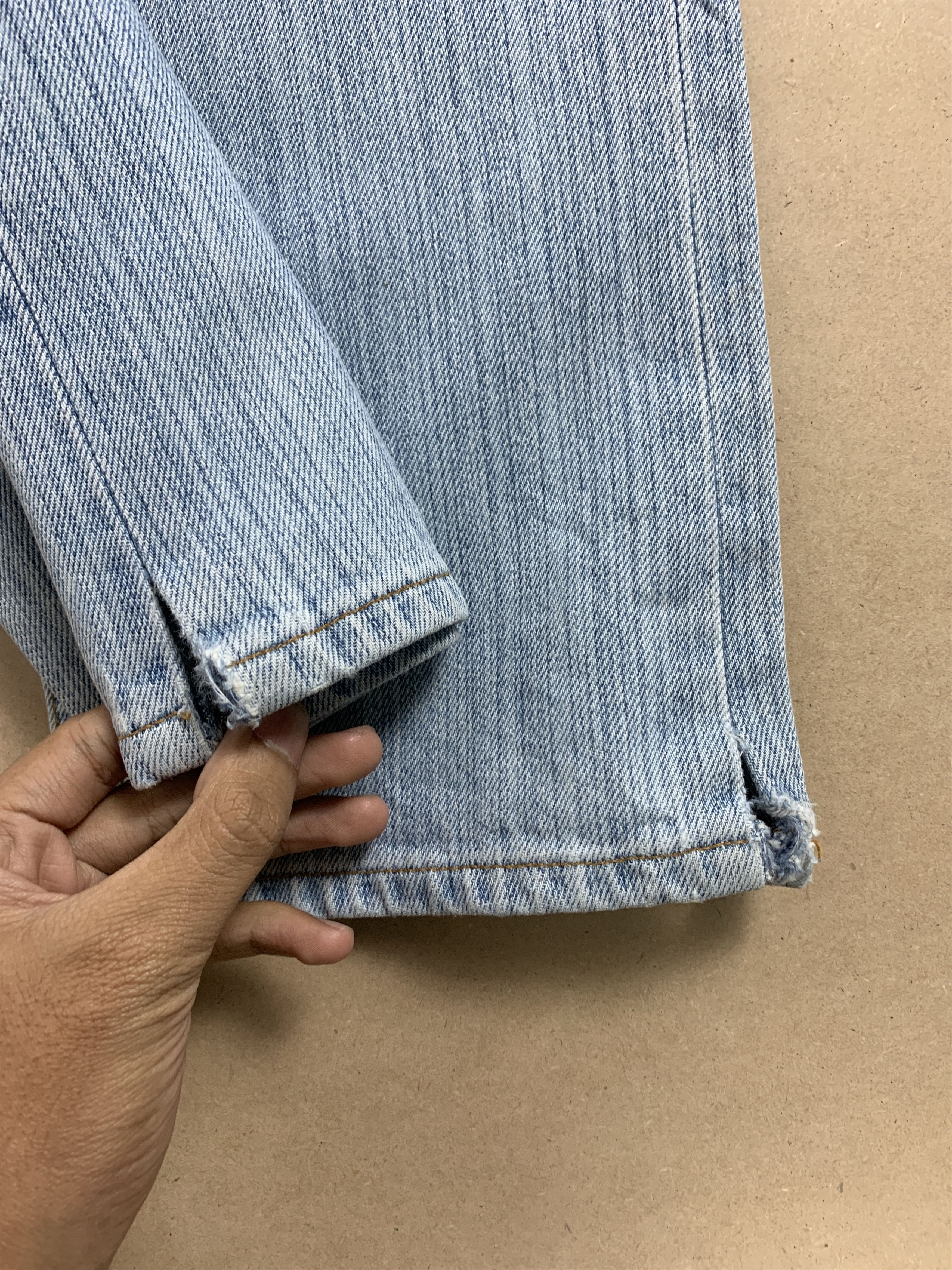 Levi's × Vintage Vintage LEVI'S 501 Distressed Faded Light wash Jeans Size US 26 / EU 42 - 7 Thumbnail