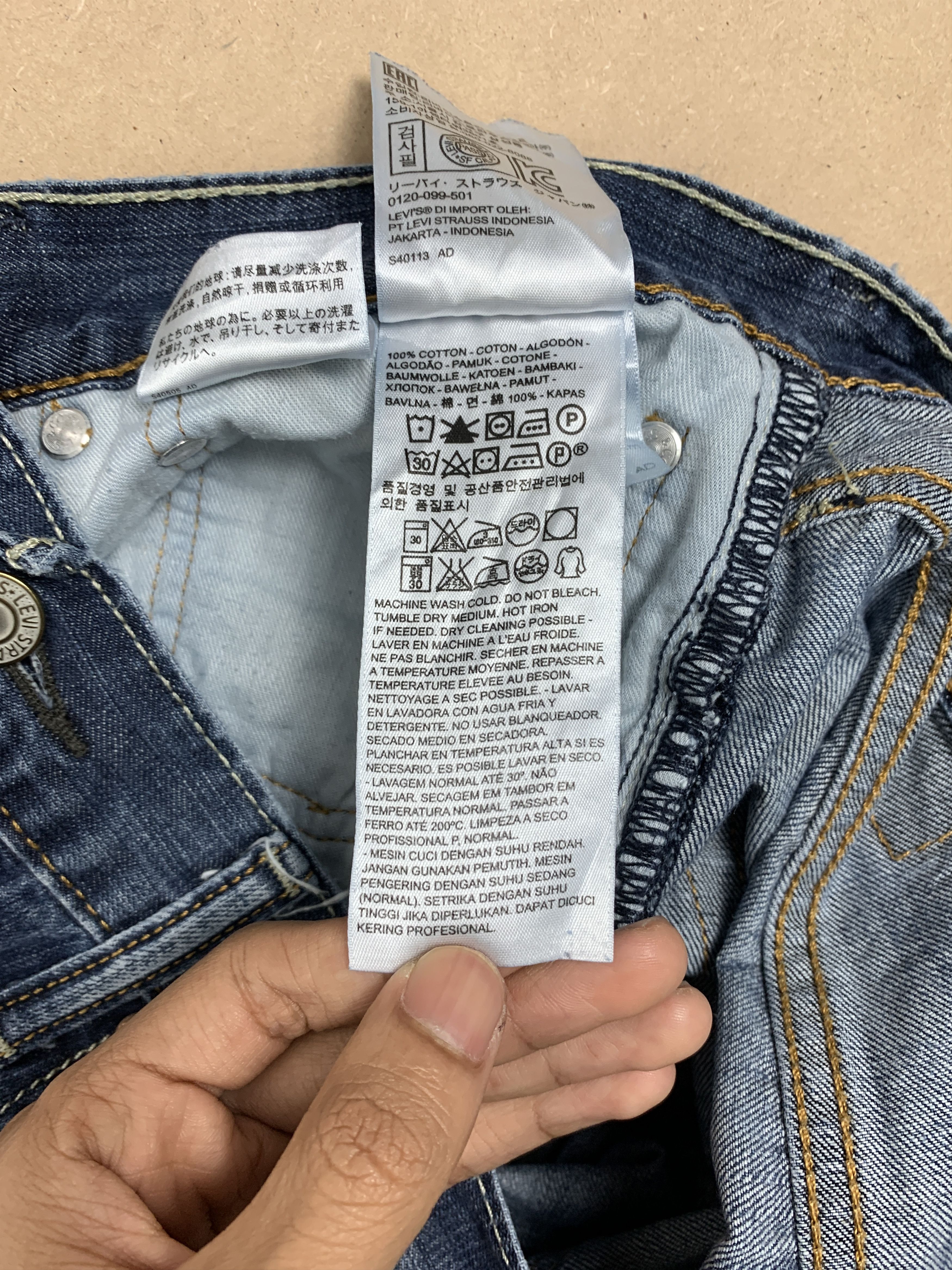 Levi's Vintage LEVI'S 527 Flared Bootcut Faded Mid Blue Jeans Size US 35 - 17 Thumbnail
