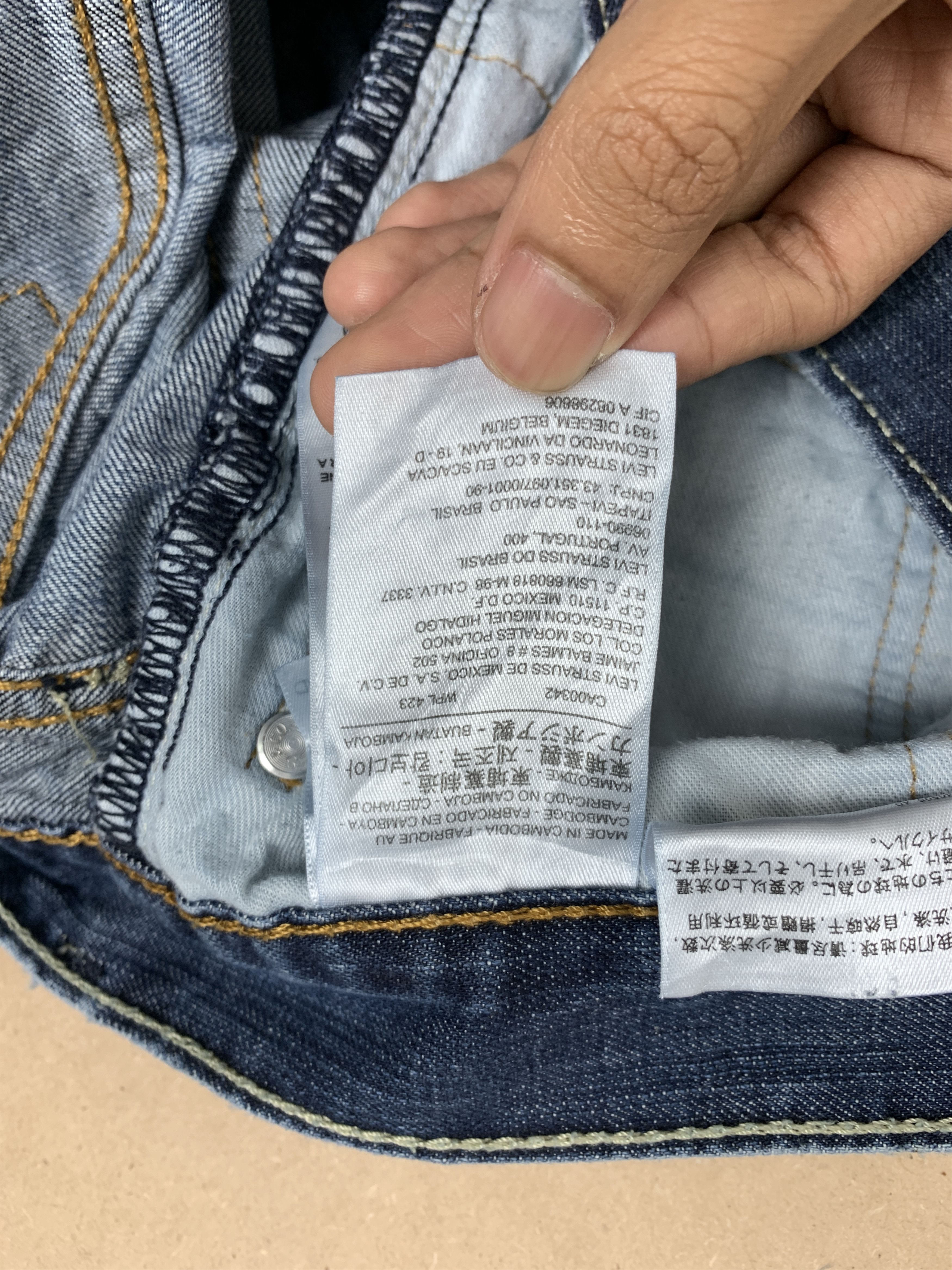 Levi's Vintage LEVI'S 527 Flared Bootcut Faded Mid Blue Jeans Size US 35 - 15 Thumbnail