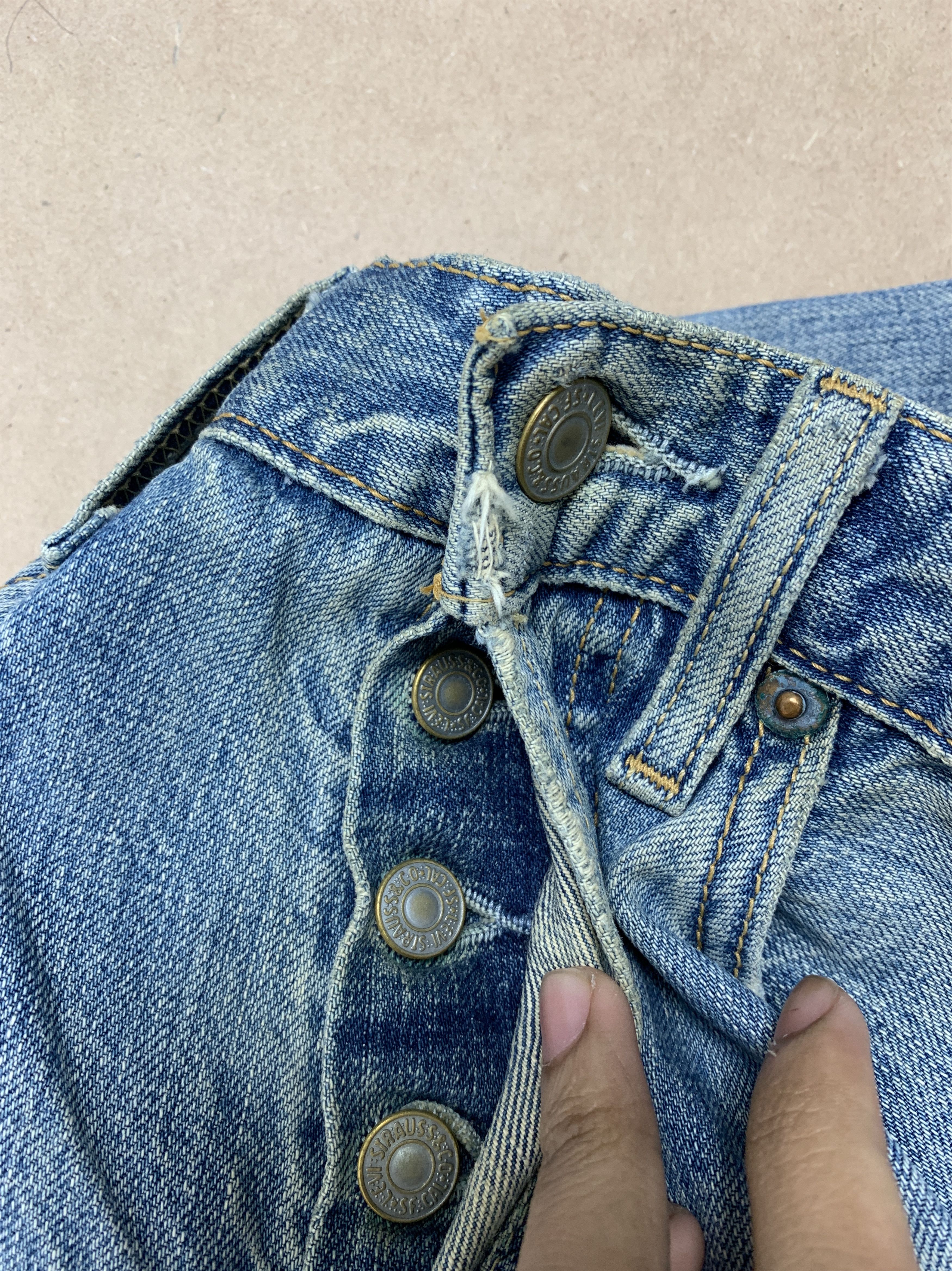 Levi's Vintage Y2K LEVI'S 501 Distressed Faded Mid Wash Jeans P0129 Size US 30 / EU 46 - 17 Thumbnail