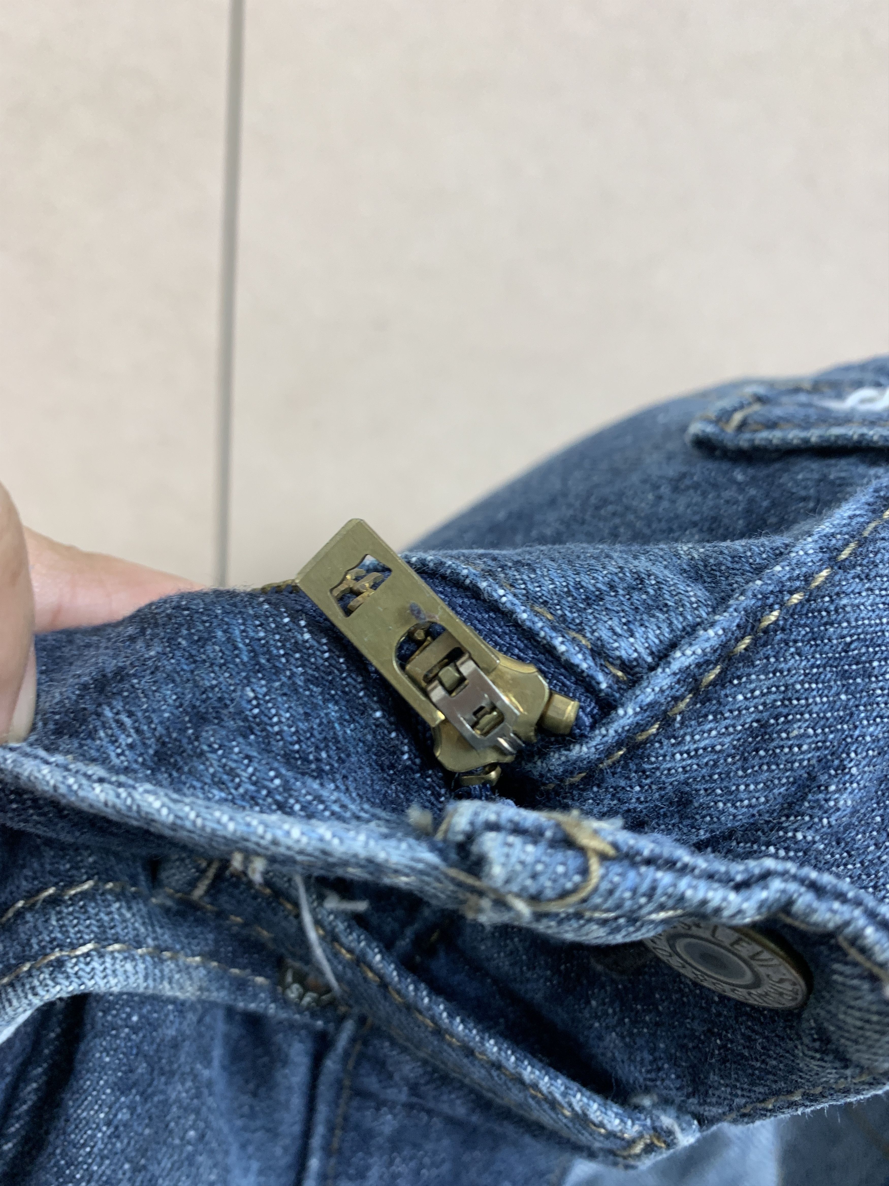 Levi's × Vintage Vintage Levis 514 Distressed Faded Mid Wash Jeans Size US 31 - 21 Thumbnail