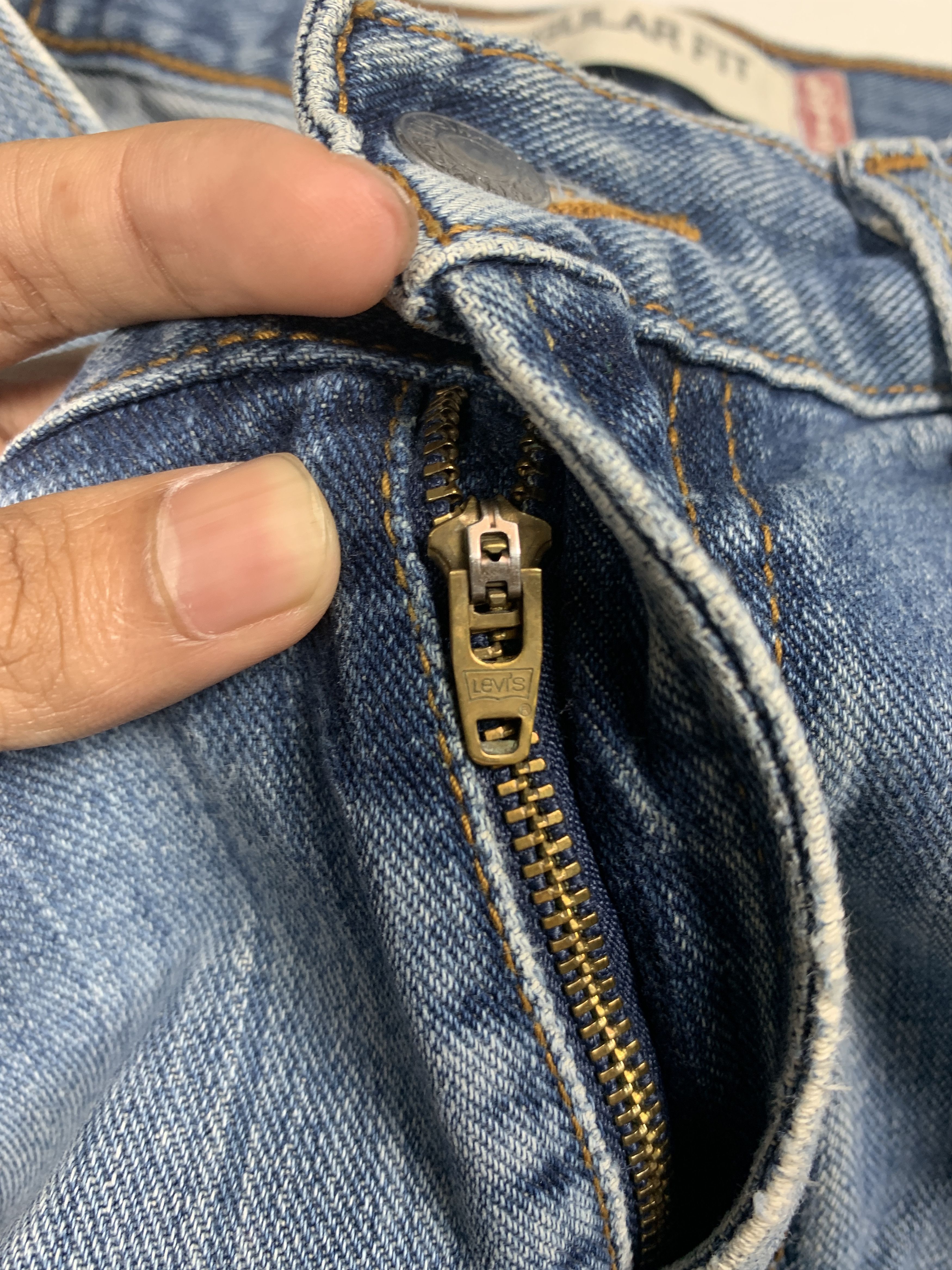 Levi's × Vintage Vintage LEVI'S 505 Distressed Faded Mid Wash Blue Jeans Size US 34 / EU 50 - 5 Thumbnail
