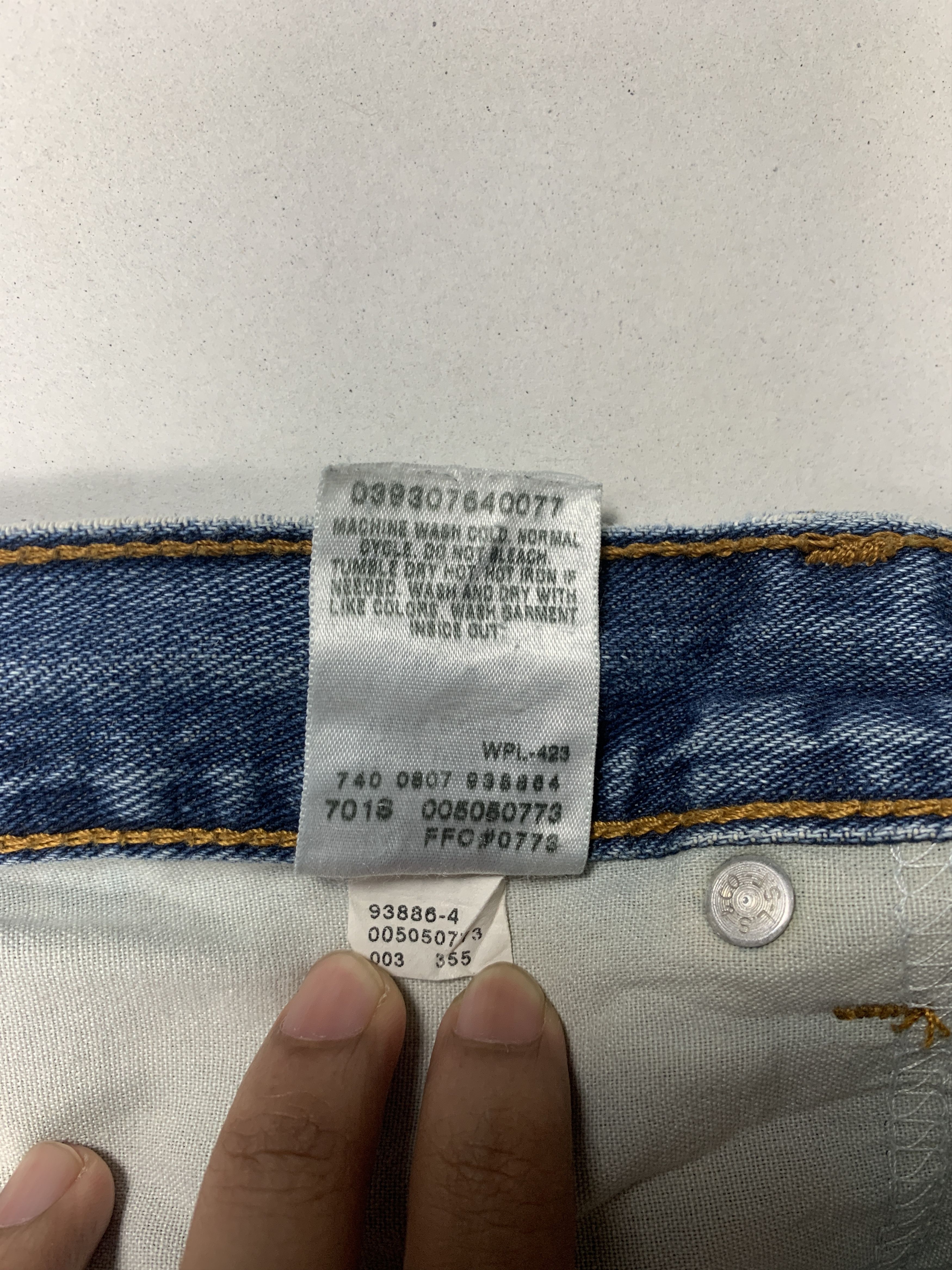 Levi's × Vintage Vintage LEVI'S 505 Distressed Faded Mid Wash Blue Jeans Size US 34 / EU 50 - 16 Thumbnail