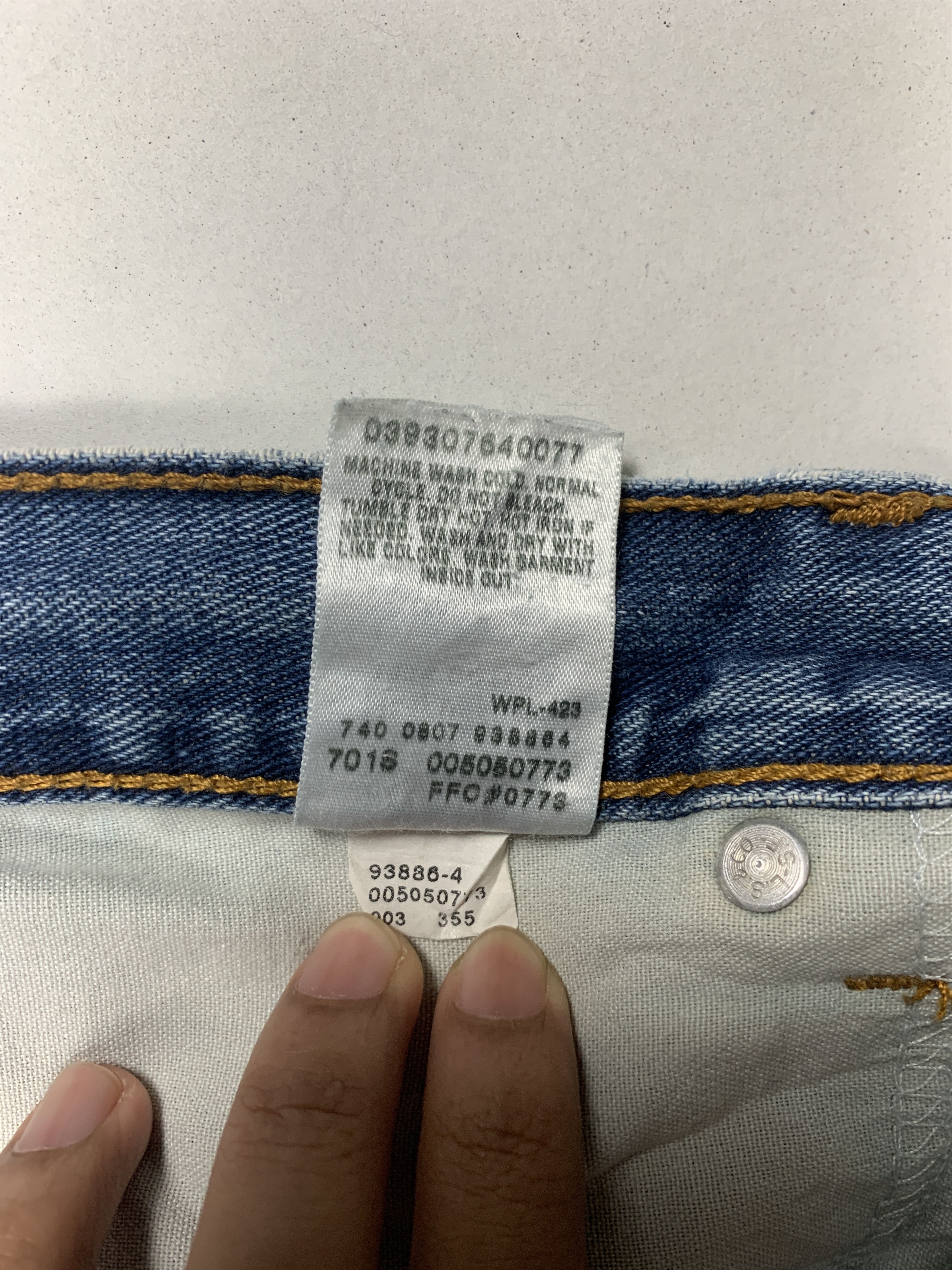 Levi's × Vintage Vintage LEVI'S 505 Distressed Faded Mid Wash Blue Jeans Size US 34 / EU 50 - 17 Thumbnail