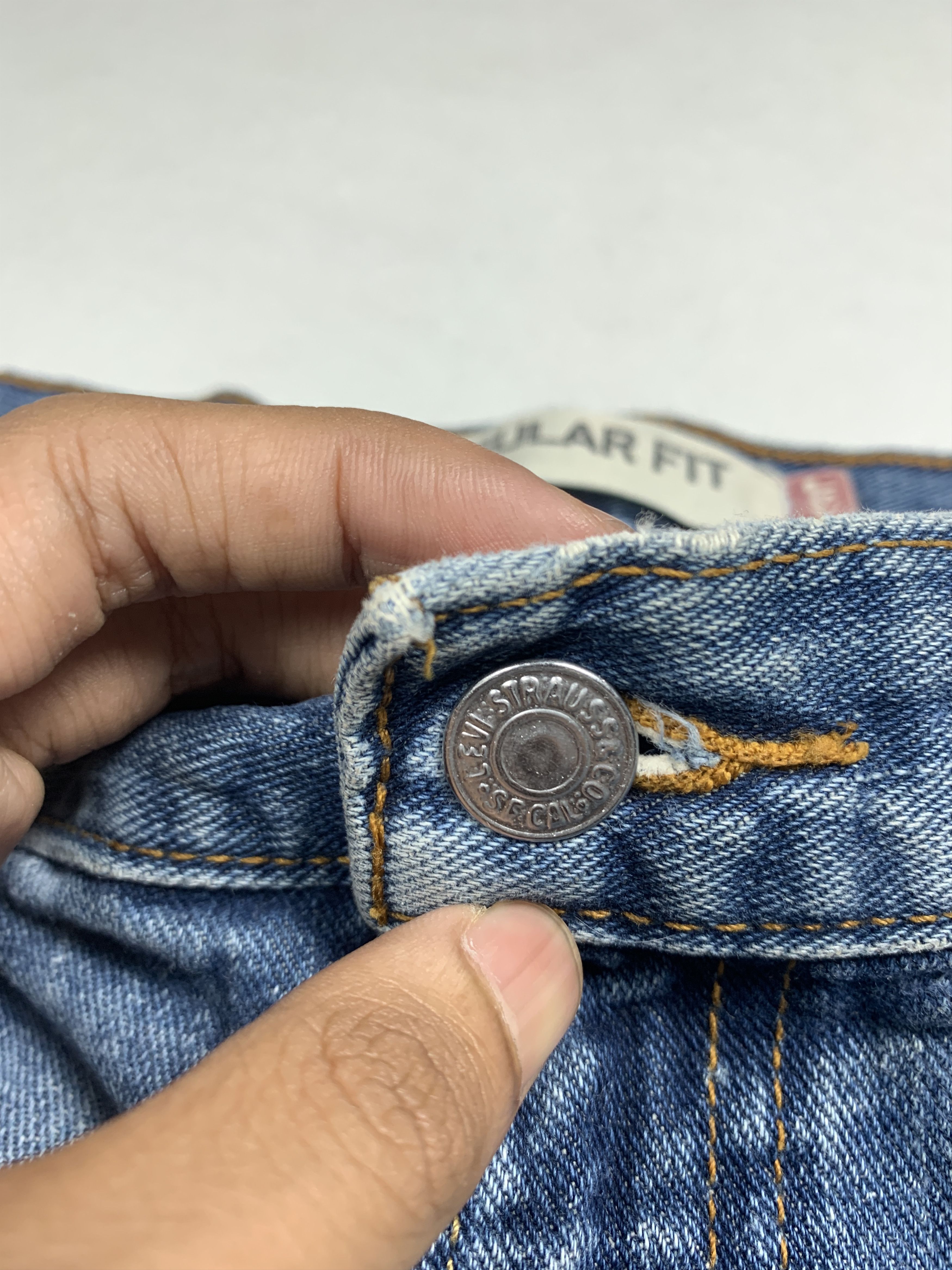 Levi's × Vintage Vintage LEVI'S 505 Distressed Faded Mid Wash Blue Jeans Size US 34 / EU 50 - 4 Thumbnail