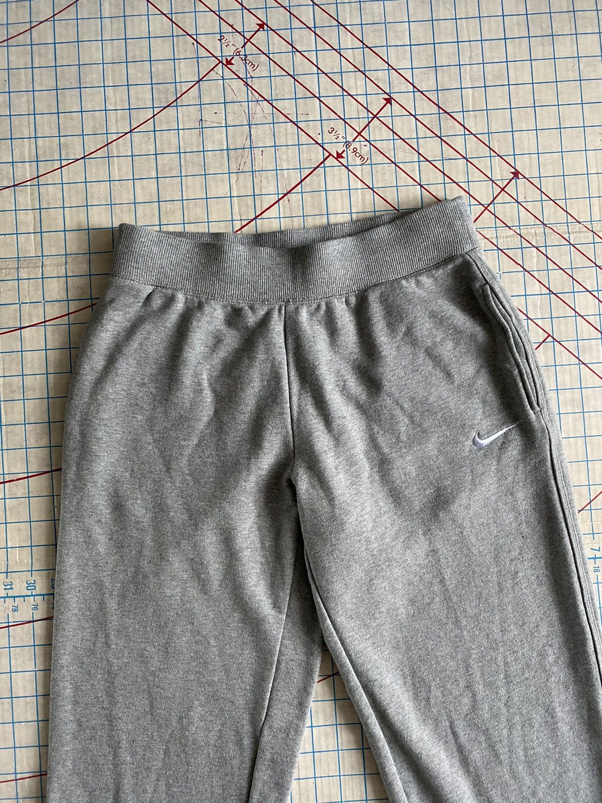Nike Nike Sweat Pants Small Swoosh Heather Grey Size Medium Size US 32 / EU 48 - 2 Thumbnail