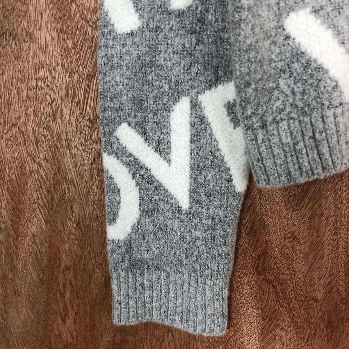 Vintage DL Vampire Weekend Grey full print KNitwear #c749 Size US M / EU 48-50 / 2 - 6 Thumbnail