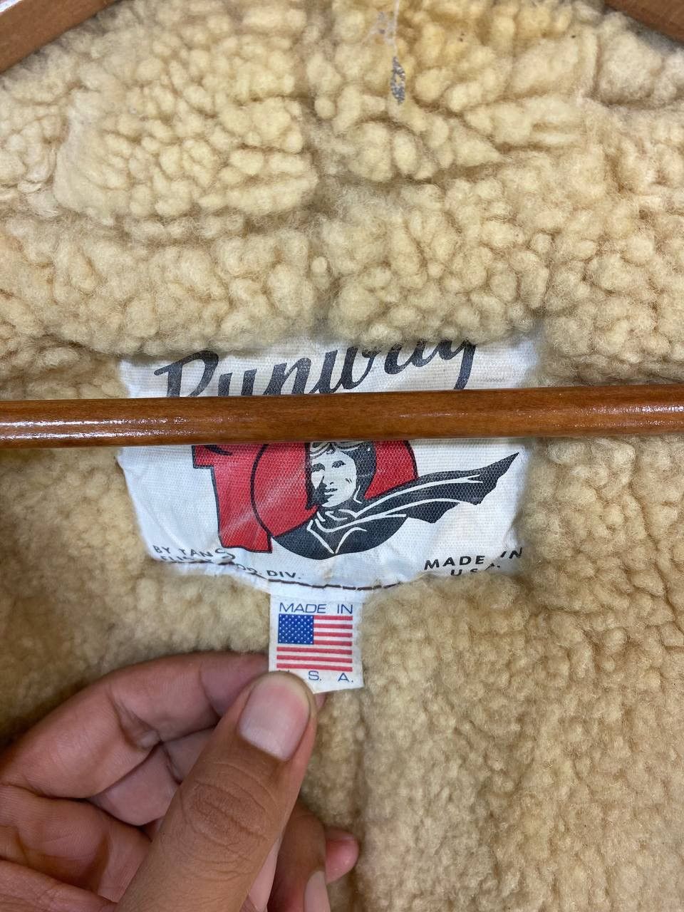 Vintage Vintage 80s Runway Tanco Made In USA Shearling B 3 Jacket Size US L / EU 52-54 / 3 - 14 Thumbnail