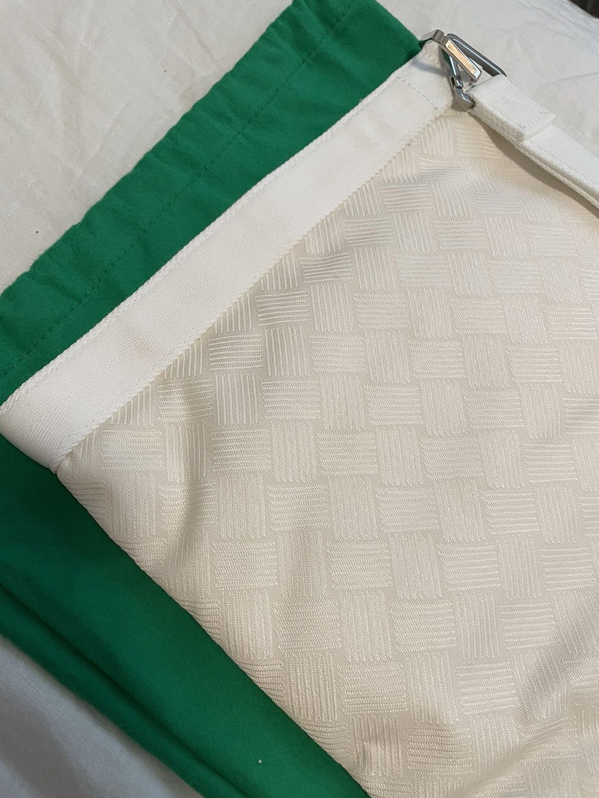 Bottega Veneta White Medium Trekking Triangle Pouch Size ONE SIZE - 5 Thumbnail