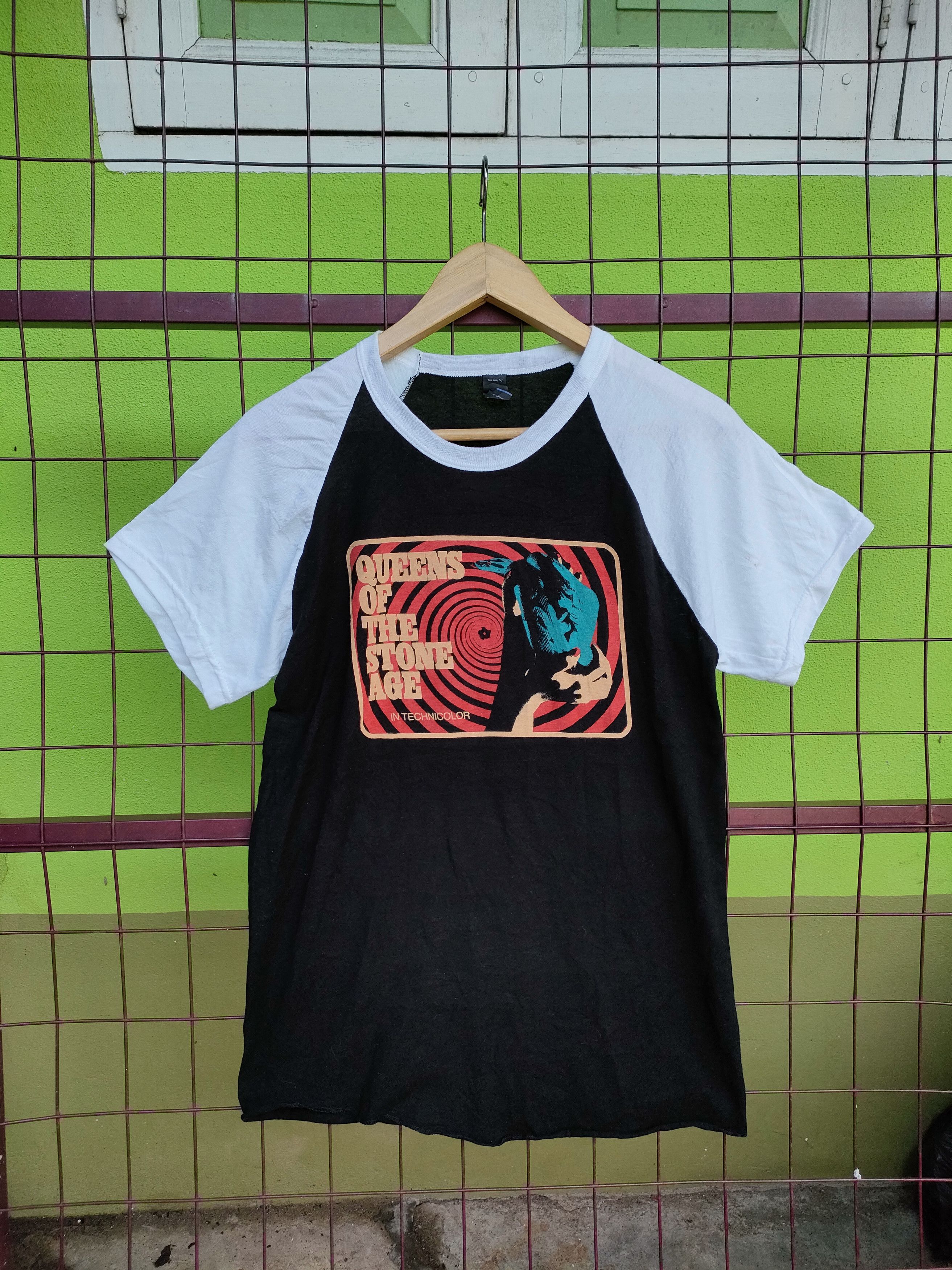 Band Tees Raglan Queens Of The Stone Age T-shirt Size US S / EU 44-46 / 1 - 1 Thumbnail