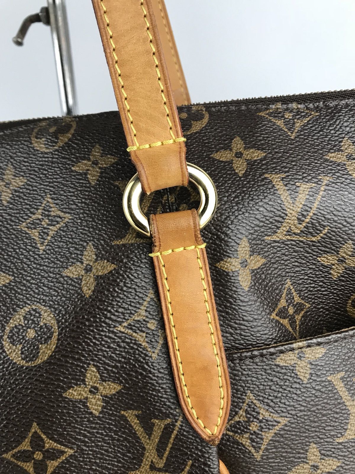 Louis Vuitton Authentic Louis Vuitton Totally MM Shoulderbag Size ONE SIZE - 2 Thumbnail