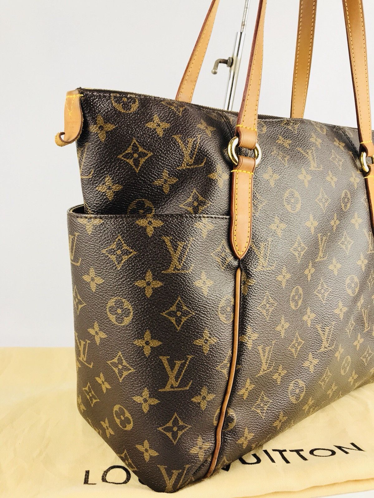 Louis Vuitton Authentic Louis Vuitton Totally MM Shoulderbag Size ONE SIZE - 5 Thumbnail