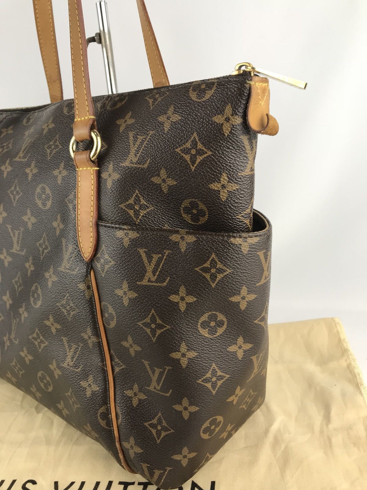 Louis Vuitton Authentic Louis Vuitton Totally MM Shoulderbag Size ONE SIZE - 7 Thumbnail