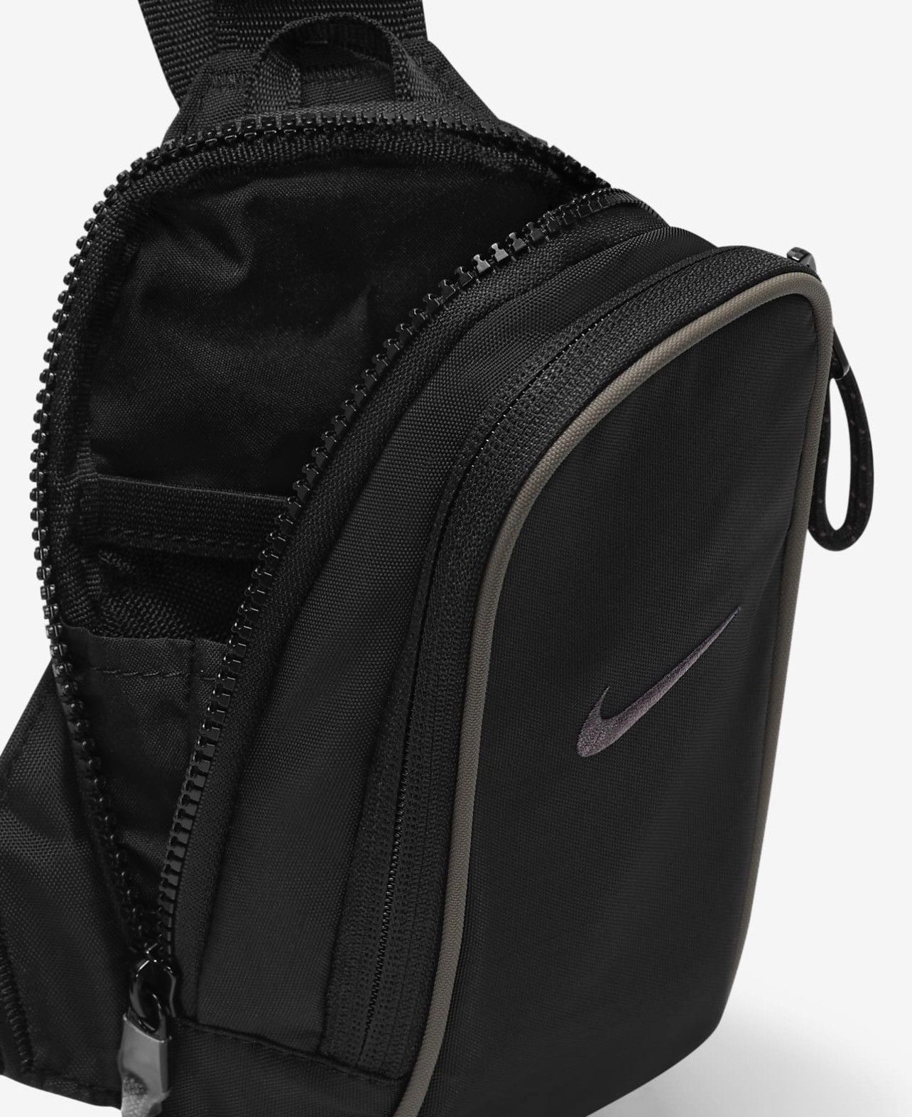 Nike × Vintage Nike Sportwear Essentials Crossbody Bag (1L) Size ONE SIZE - 2 Thumbnail