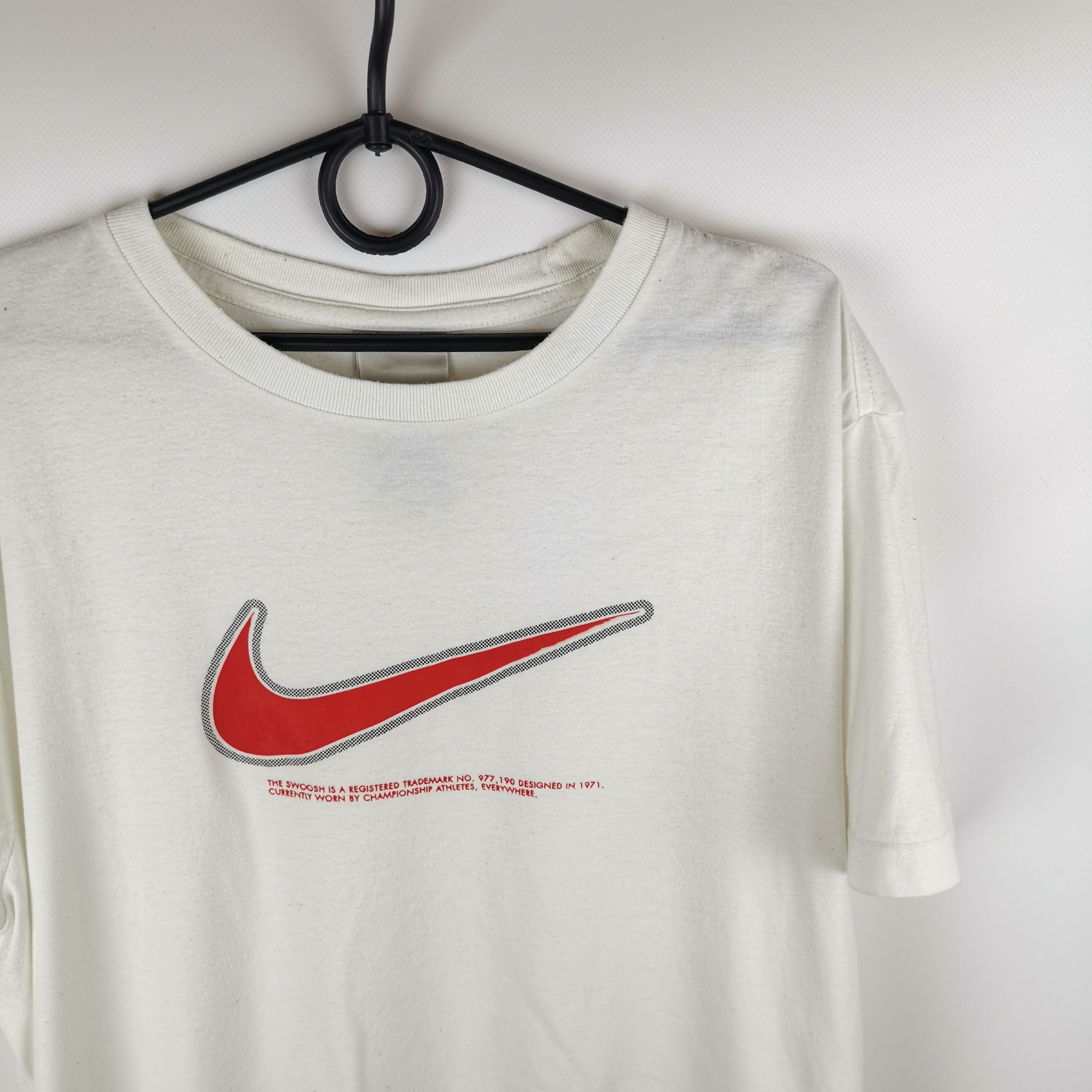 Nike Nike vintage big red swoosh white tee shirt Size US L / EU 52-54 / 3 - 3 Thumbnail