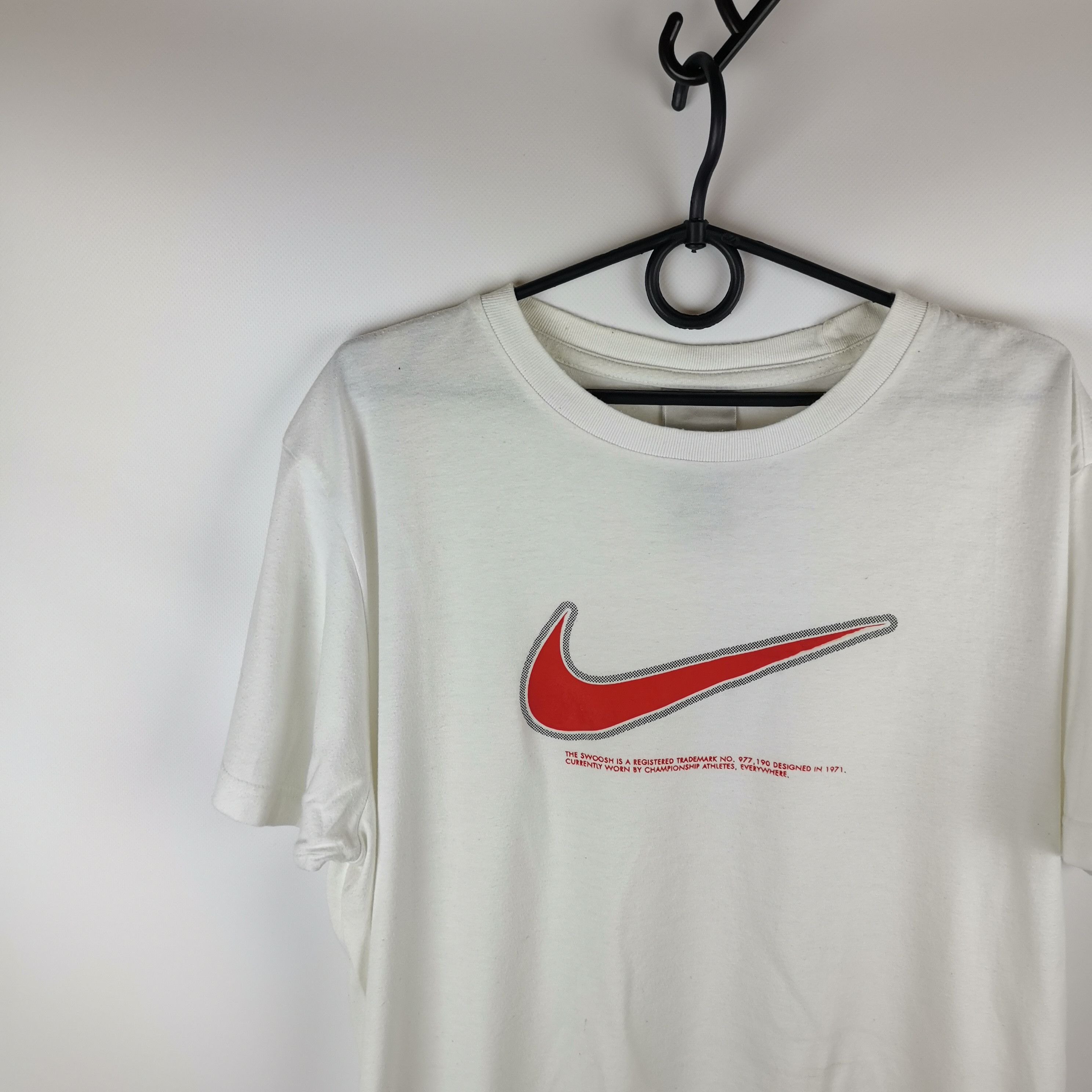 Nike Nike vintage big red swoosh white tee shirt Size US L / EU 52-54 / 3 - 4 Thumbnail