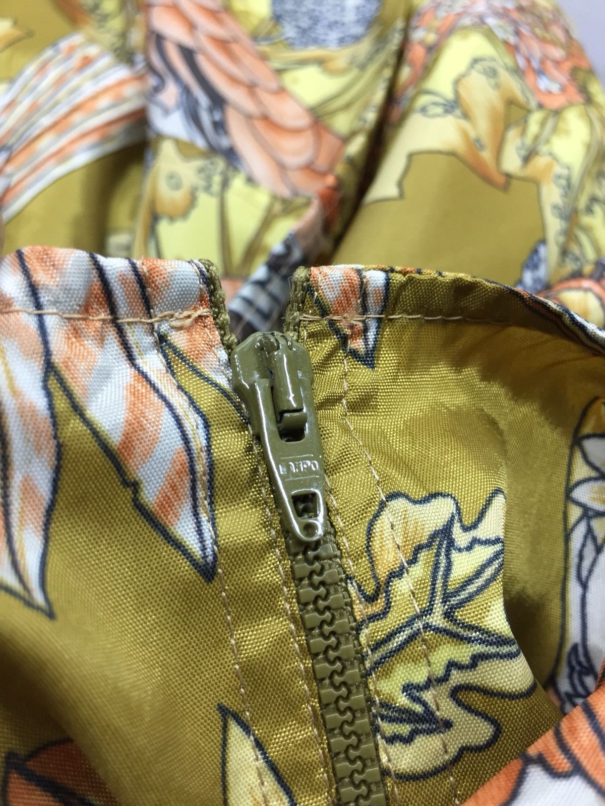 Salvatore Ferragamo Fullprint Luxury Design Windbreaker Size US XL / EU 56 / 4 - 12 Thumbnail