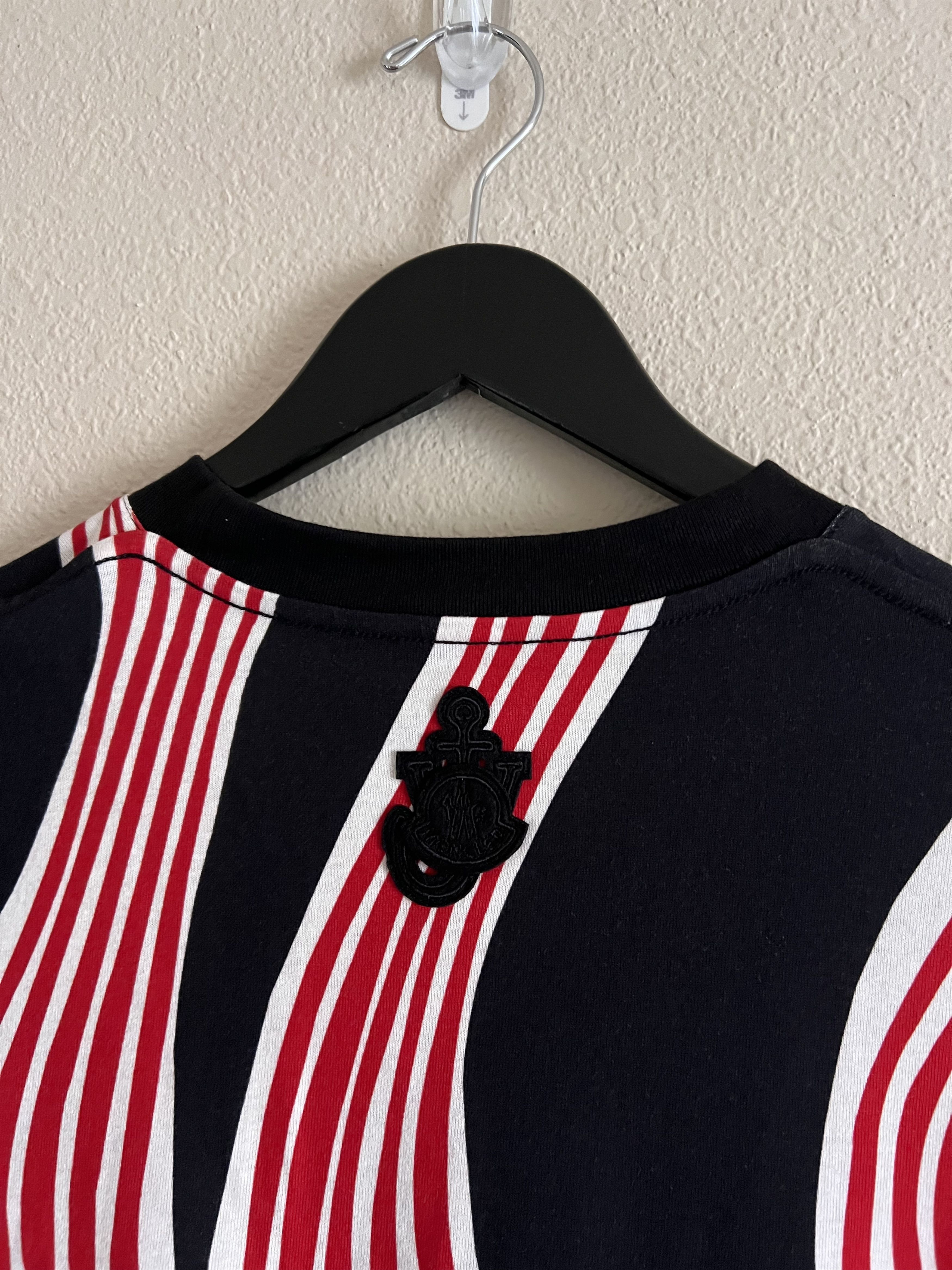 JW Anderson × Moncler 1 Moncler J.W. Anderson Abstract Print Tee in Black Red Size US M / EU 48-50 / 2 - 6 Thumbnail