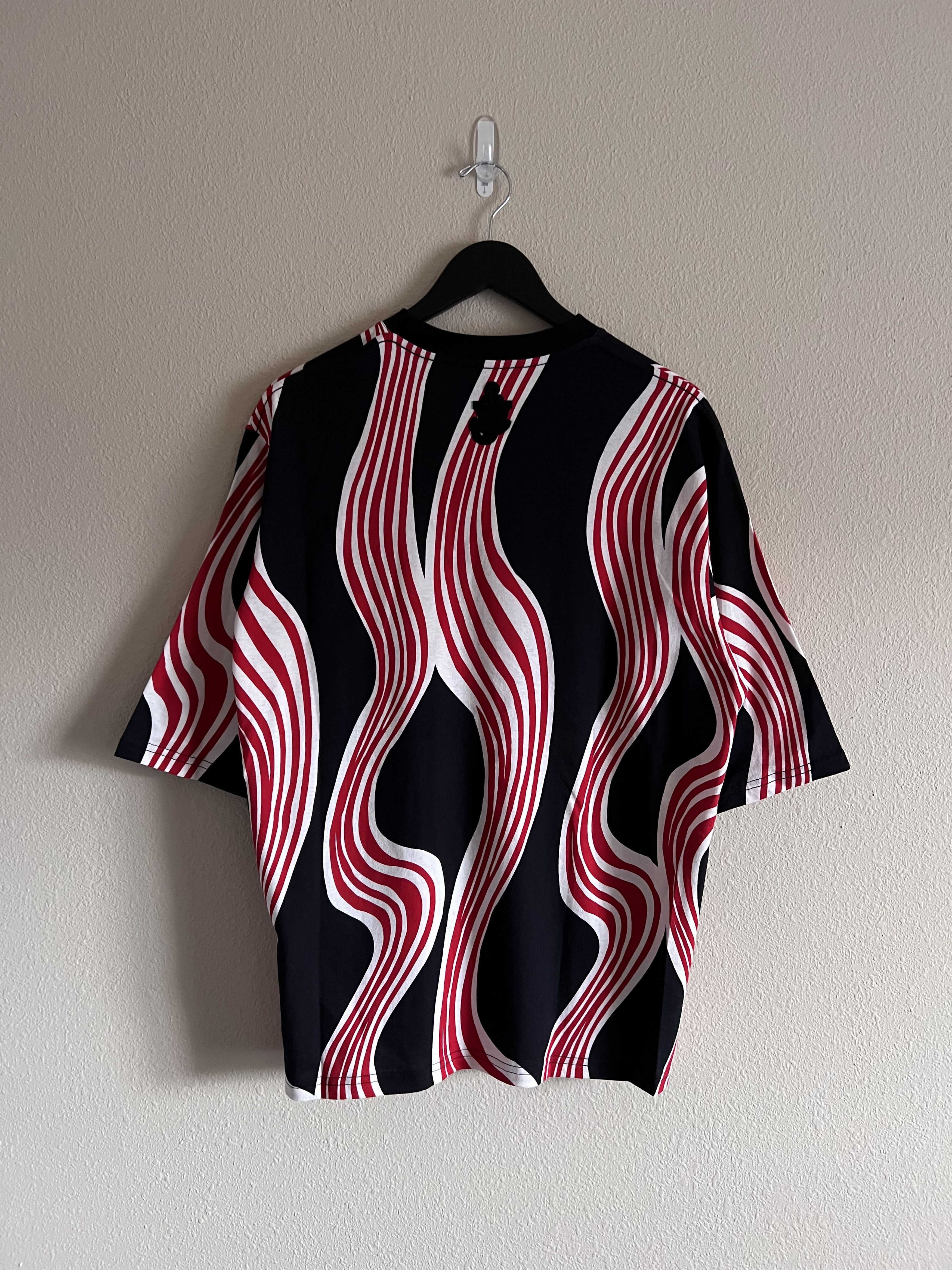 JW Anderson × Moncler 1 Moncler J.W. Anderson Abstract Print Tee in Black Red Size US M / EU 48-50 / 2 - 5 Thumbnail