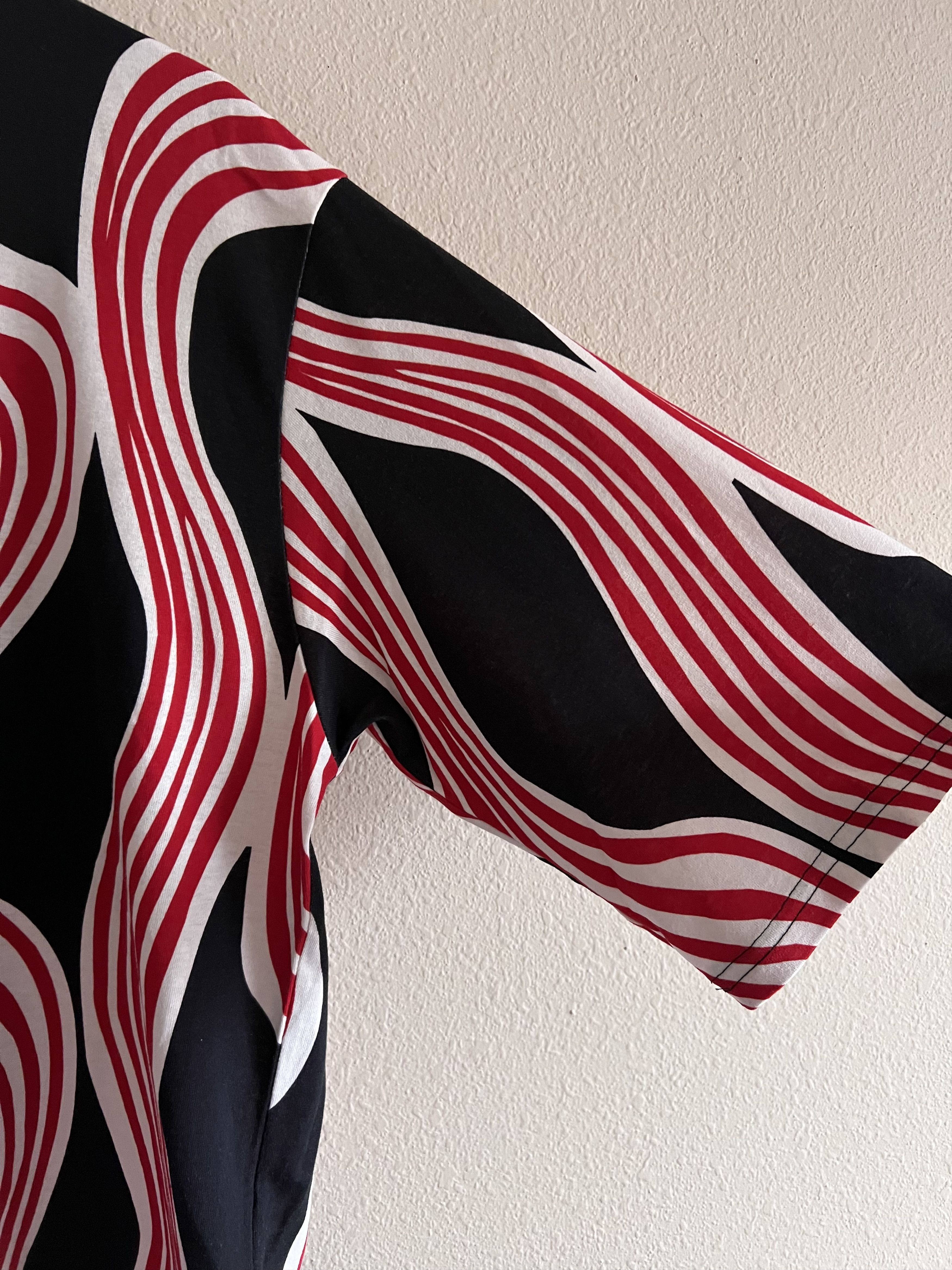 JW Anderson × Moncler 1 Moncler J.W. Anderson Abstract Print Tee in Black Red Size US M / EU 48-50 / 2 - 4 Thumbnail