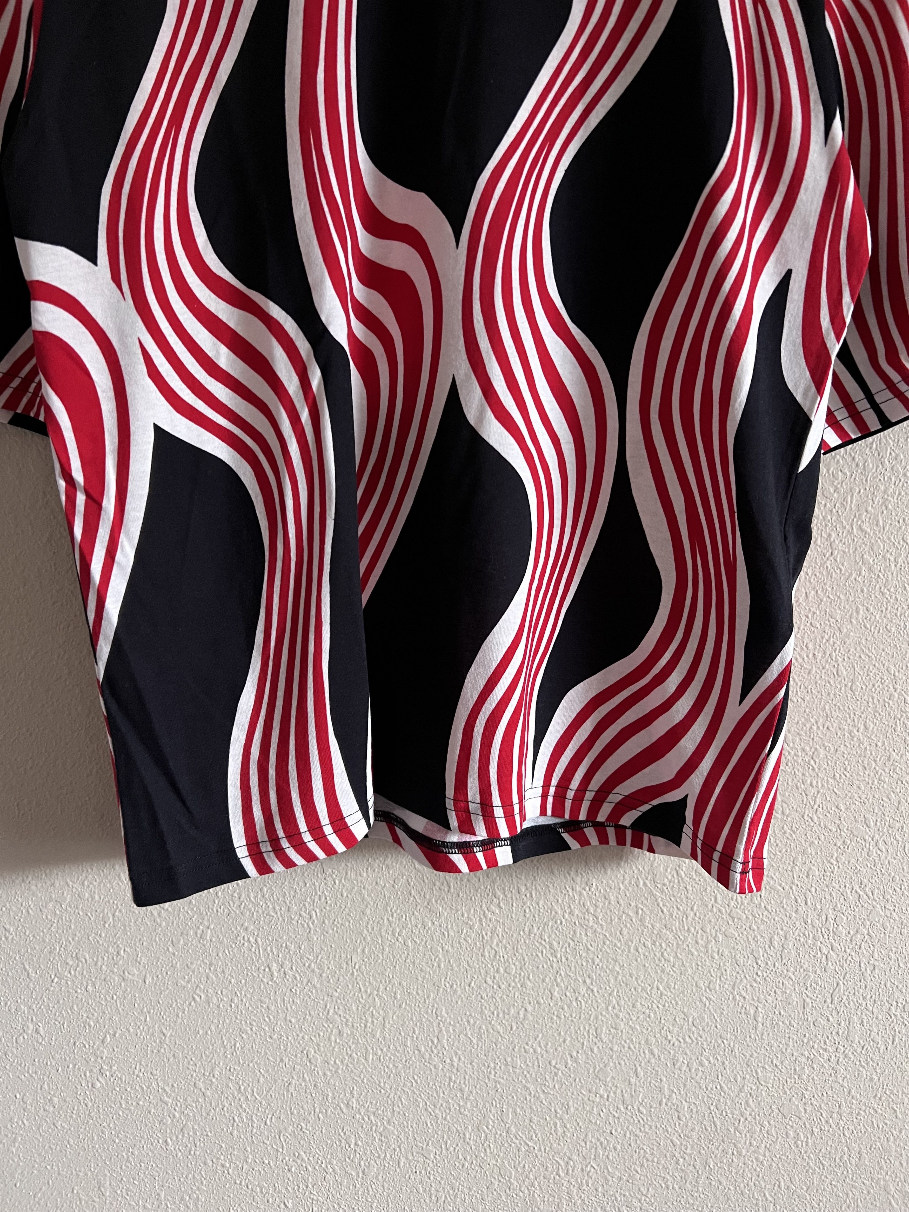 JW Anderson × Moncler 1 Moncler J.W. Anderson Abstract Print Tee in Black Red Size US M / EU 48-50 / 2 - 3 Thumbnail