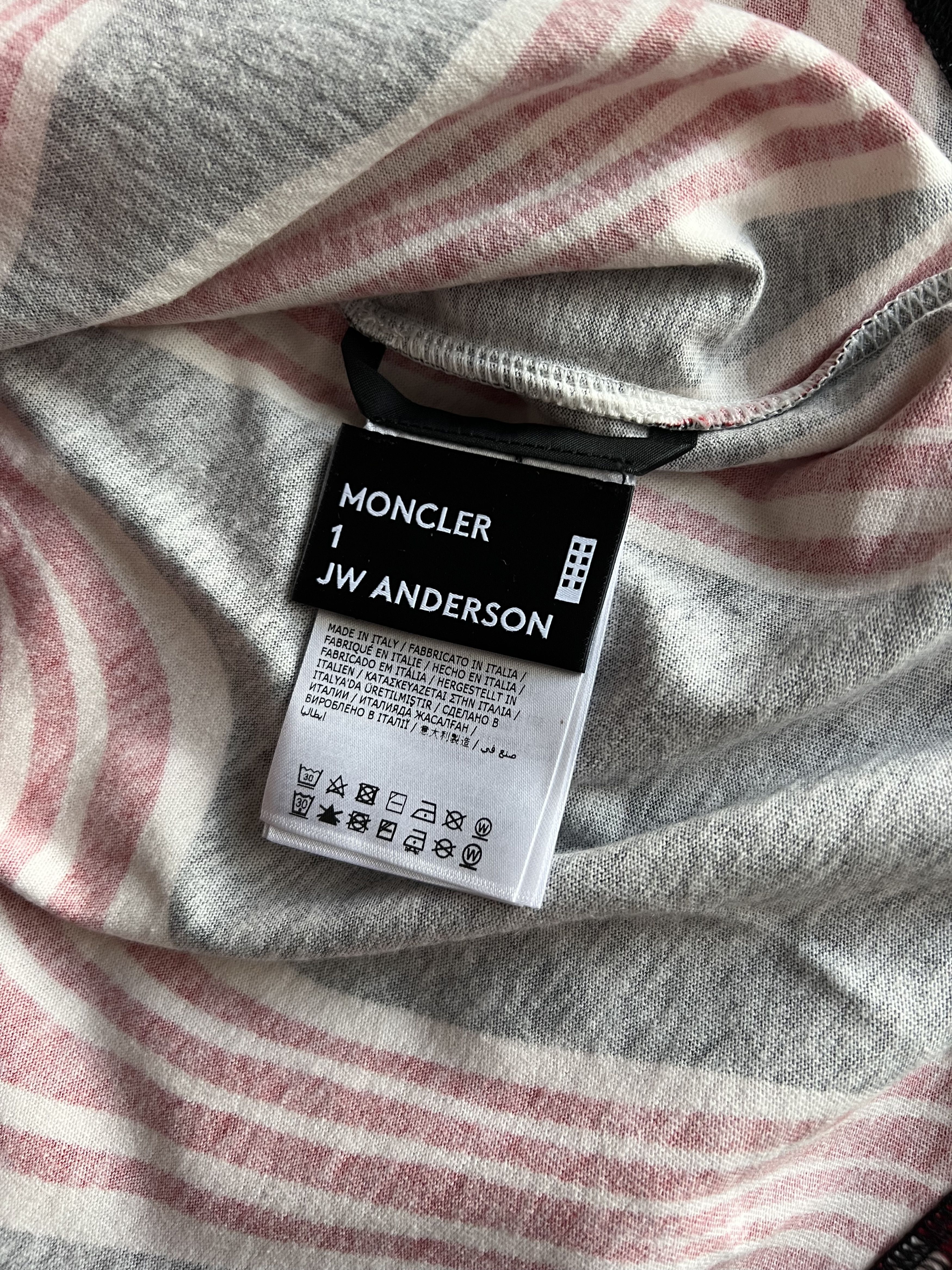 JW Anderson × Moncler 1 Moncler J.W. Anderson Abstract Print Tee in Black Red Size US M / EU 48-50 / 2 - 10 Thumbnail