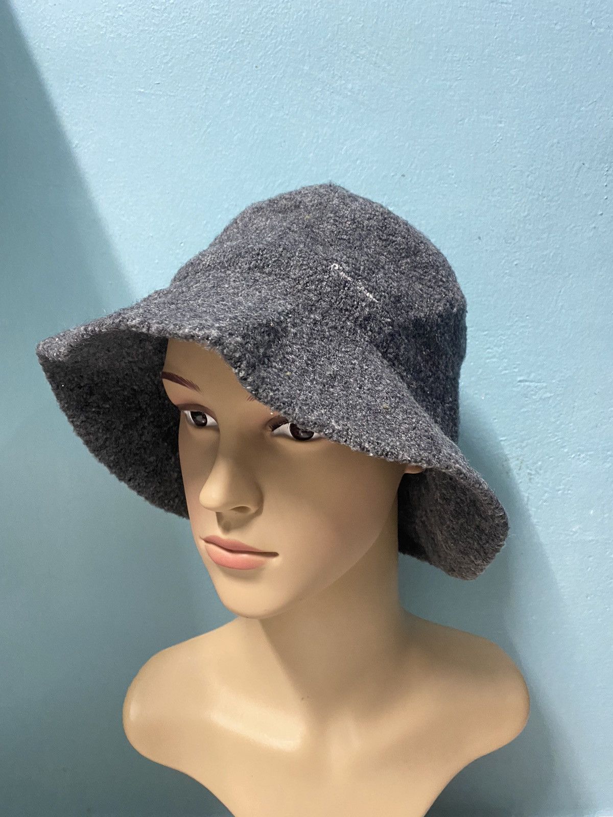 PIERRE CARDIN BUCKET HATS