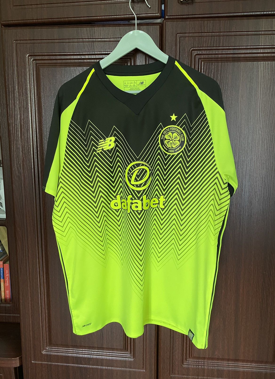 New Balance Celtic 2018 2019 Third Soccer Jersey PSG Liverpool Arsenal Size US L / EU 52-54 / 3 - 1 Thumbnail