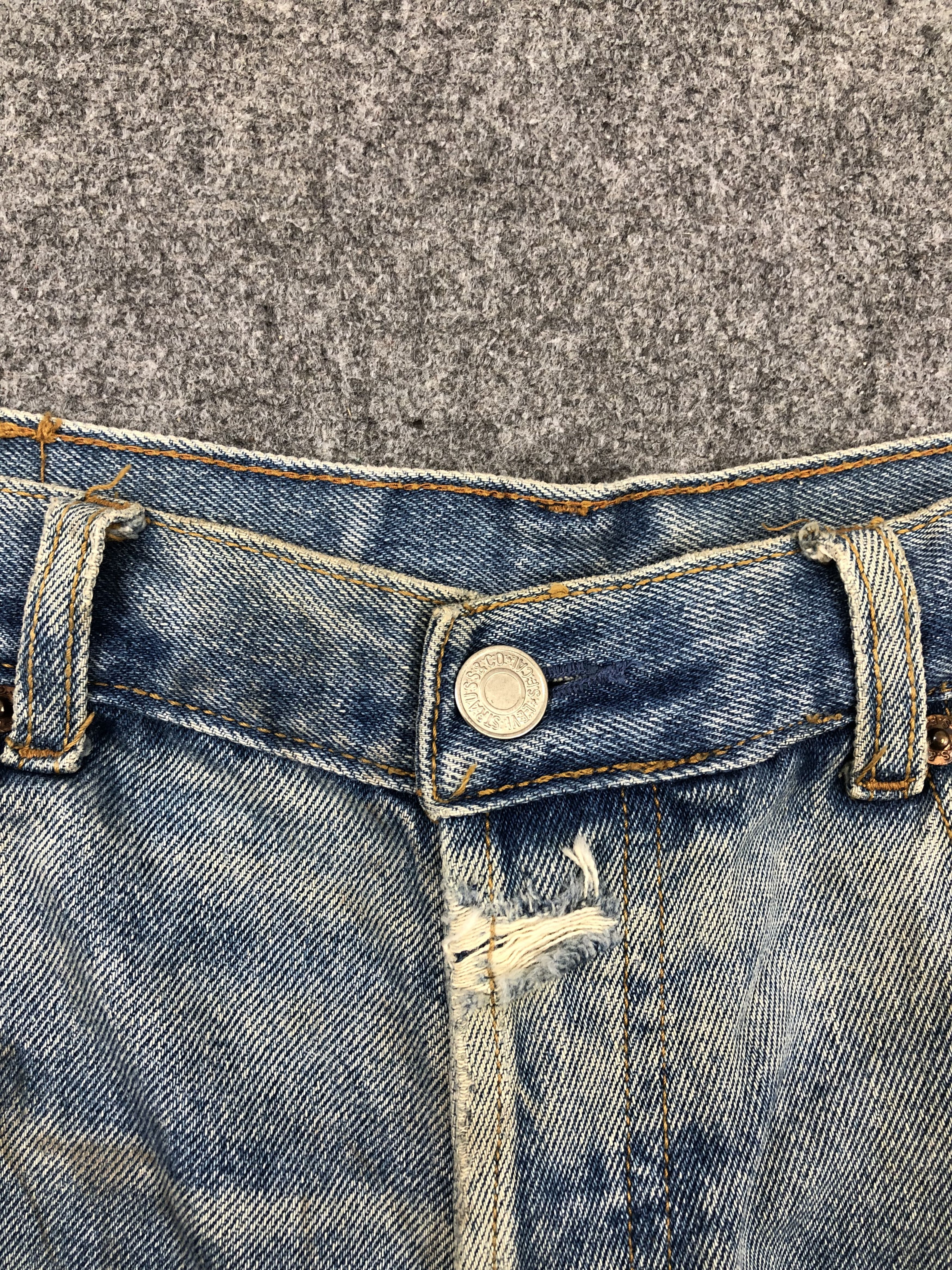 Levi's × Vintage Vintage 90s Levis 501 Faded Blue Jeans Size US 34 / EU 50 - 8 Thumbnail