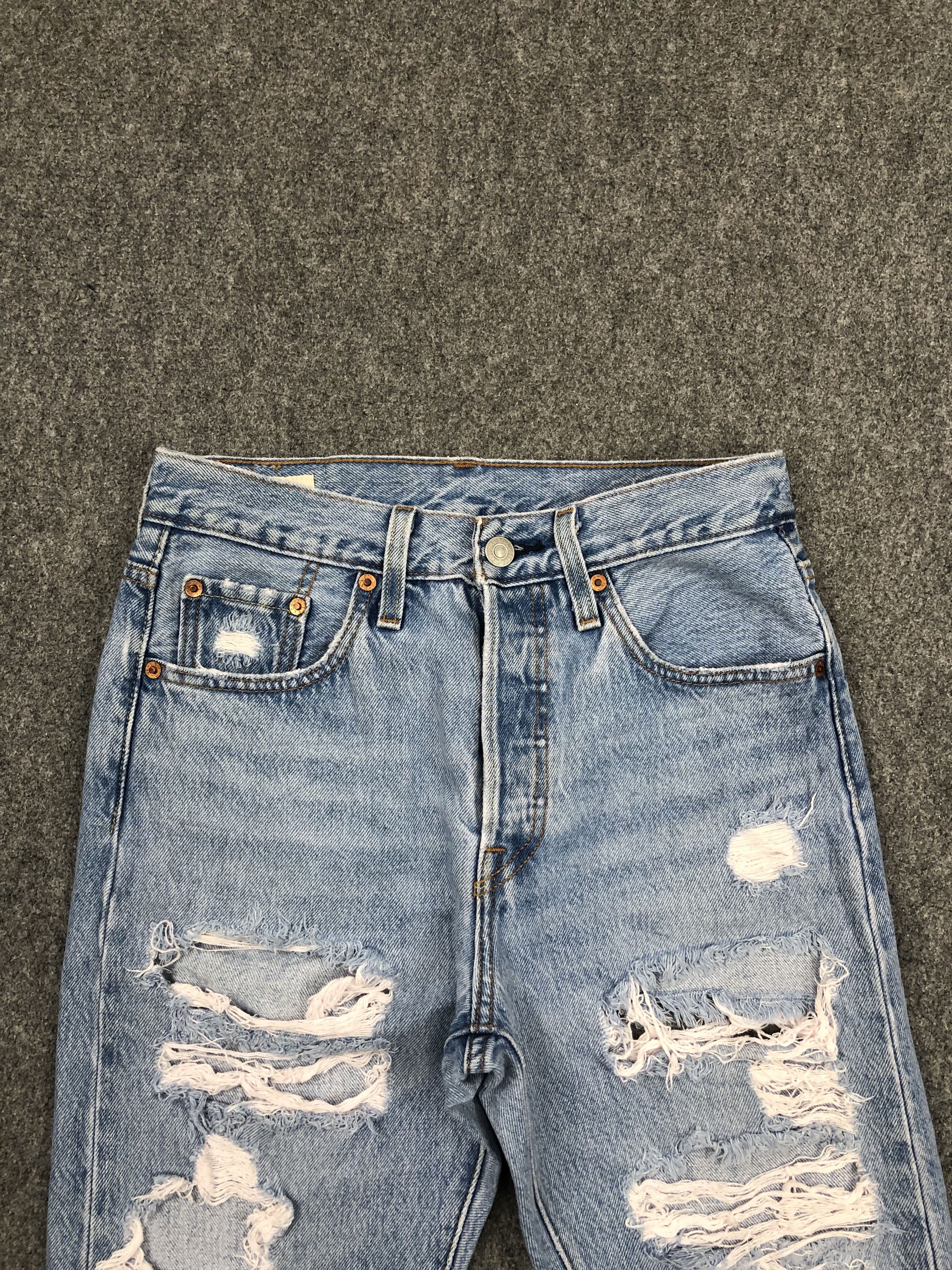 Levi's × Vintage Vintage Distressed Levis 501 Faded Blue Jeans Size US 28 / EU 44 - 2 Thumbnail