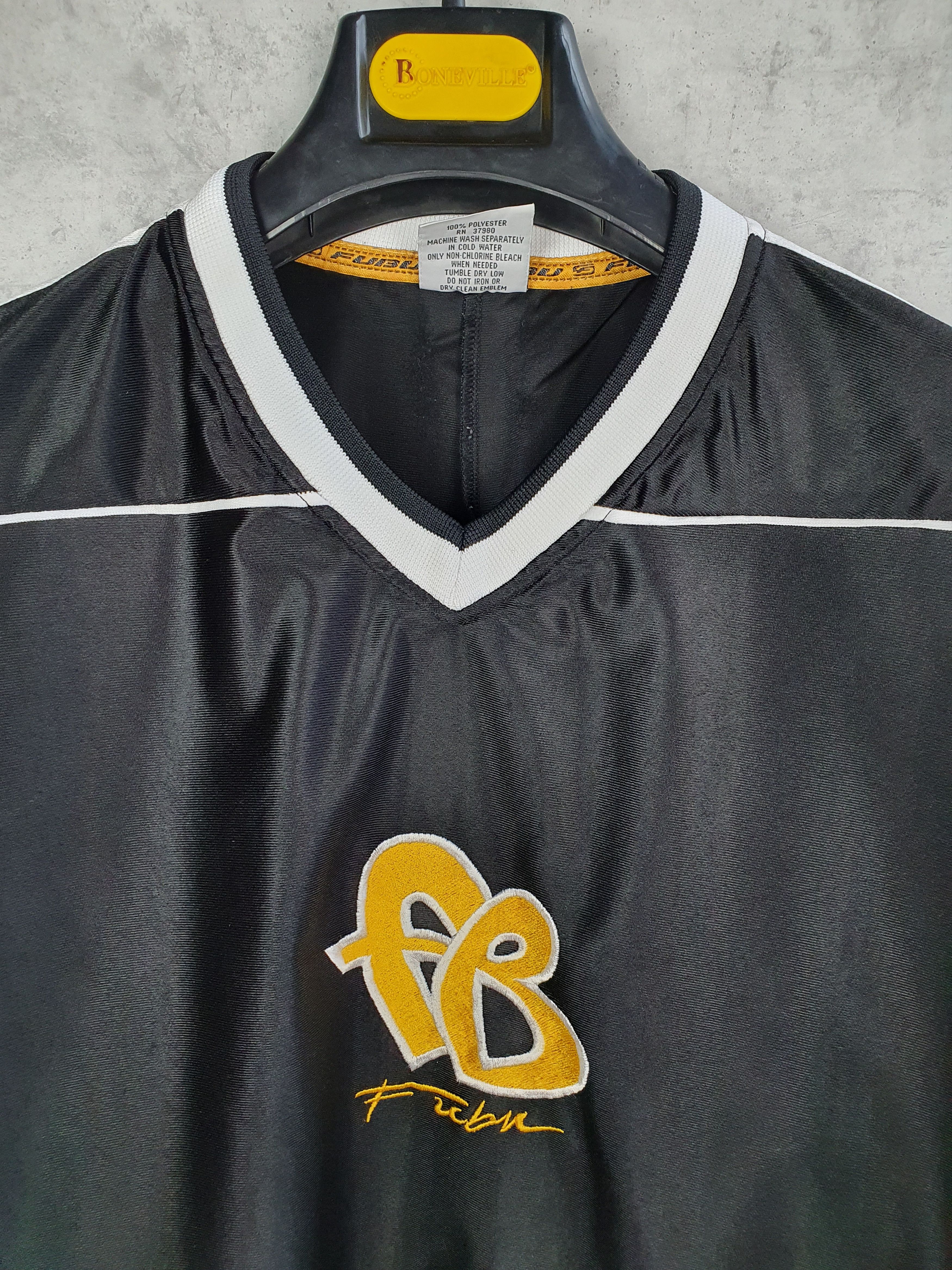 Fubu Rare FUBU Embroidered Logo Vintage Rap Hip hop tee shirt Size US L / EU 52-54 / 3 - 3 Thumbnail