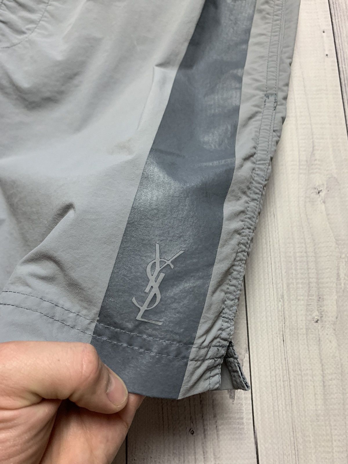 Yves Saint Laurent Yves Saint Laurent luxury shorts size L logo Size US 34 / EU 50 - 2 Thumbnail