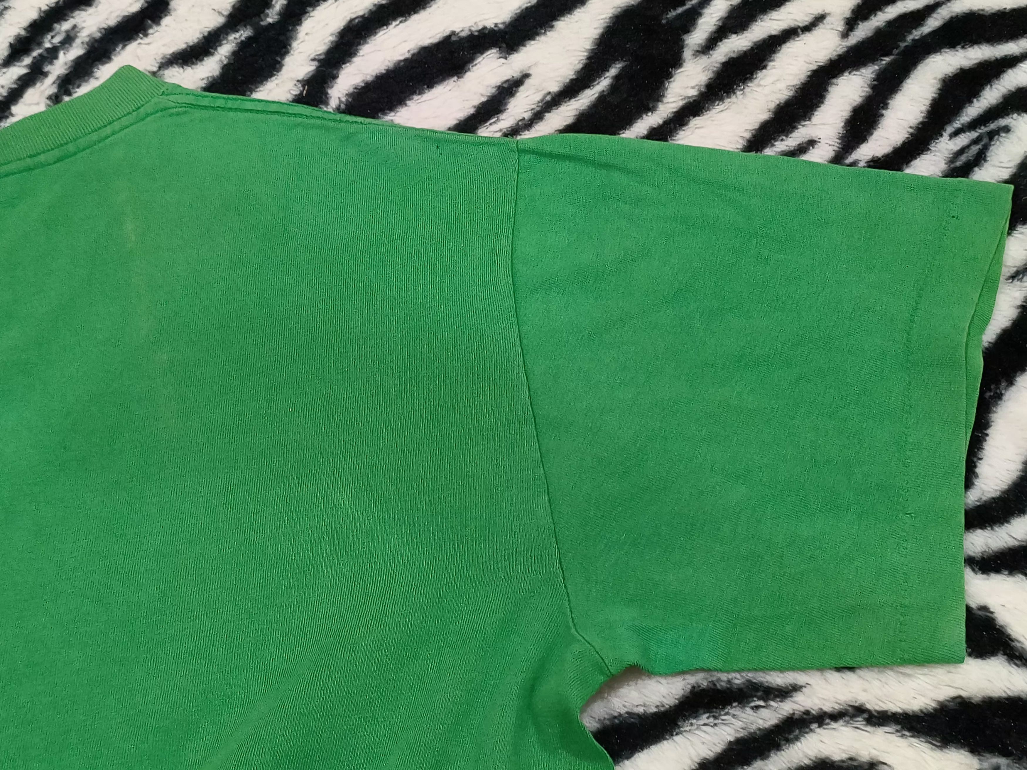 NBA 🔥Rare🔥Vintage Boston Celtics X NBA Thrashed tee Size US M / EU 48-50 / 2 - 8 Thumbnail