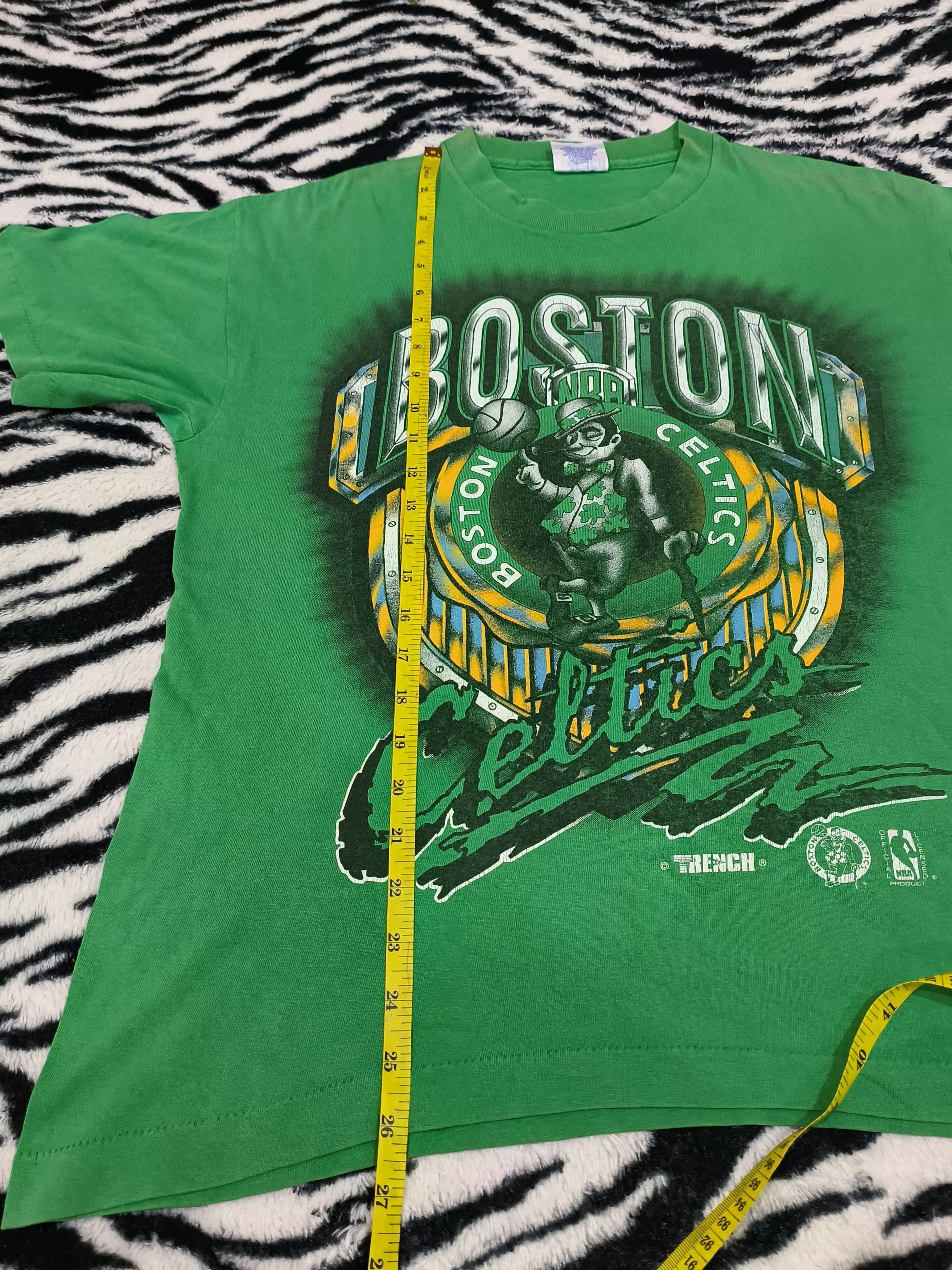 NBA 🔥Rare🔥Vintage Boston Celtics X NBA Thrashed tee Size US M / EU 48-50 / 2 - 12 Thumbnail