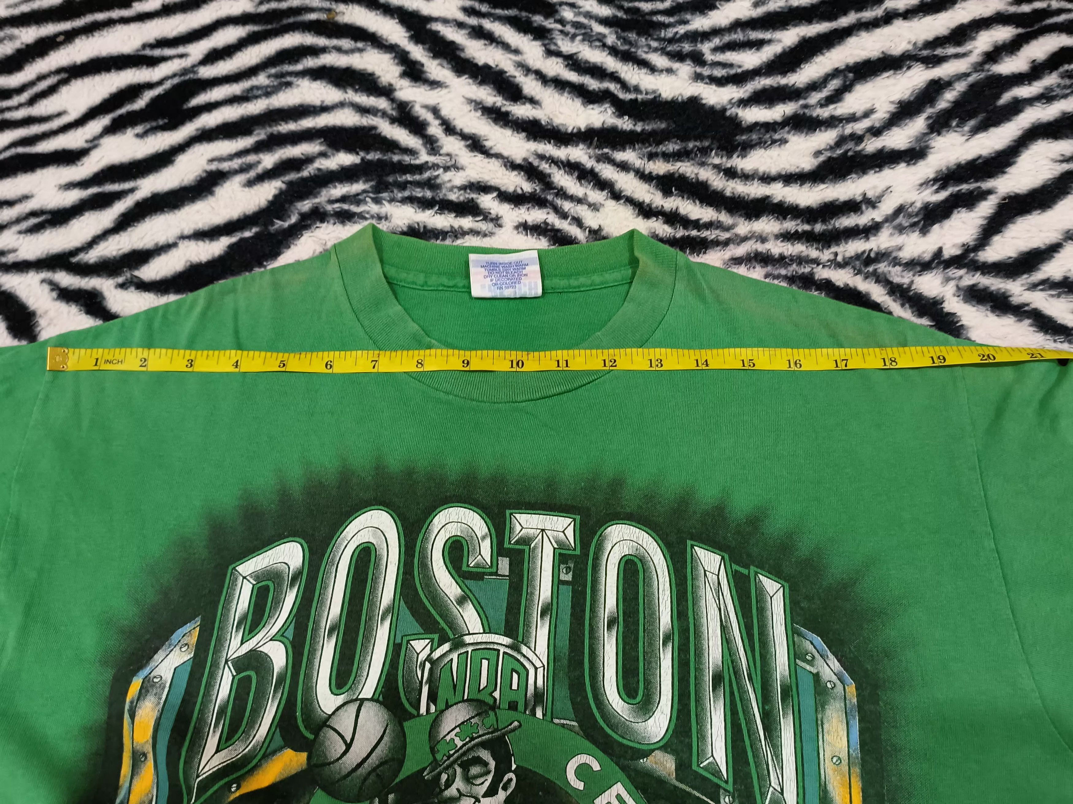 NBA 🔥Rare🔥Vintage Boston Celtics X NBA Thrashed tee Size US M / EU 48-50 / 2 - 14 Thumbnail