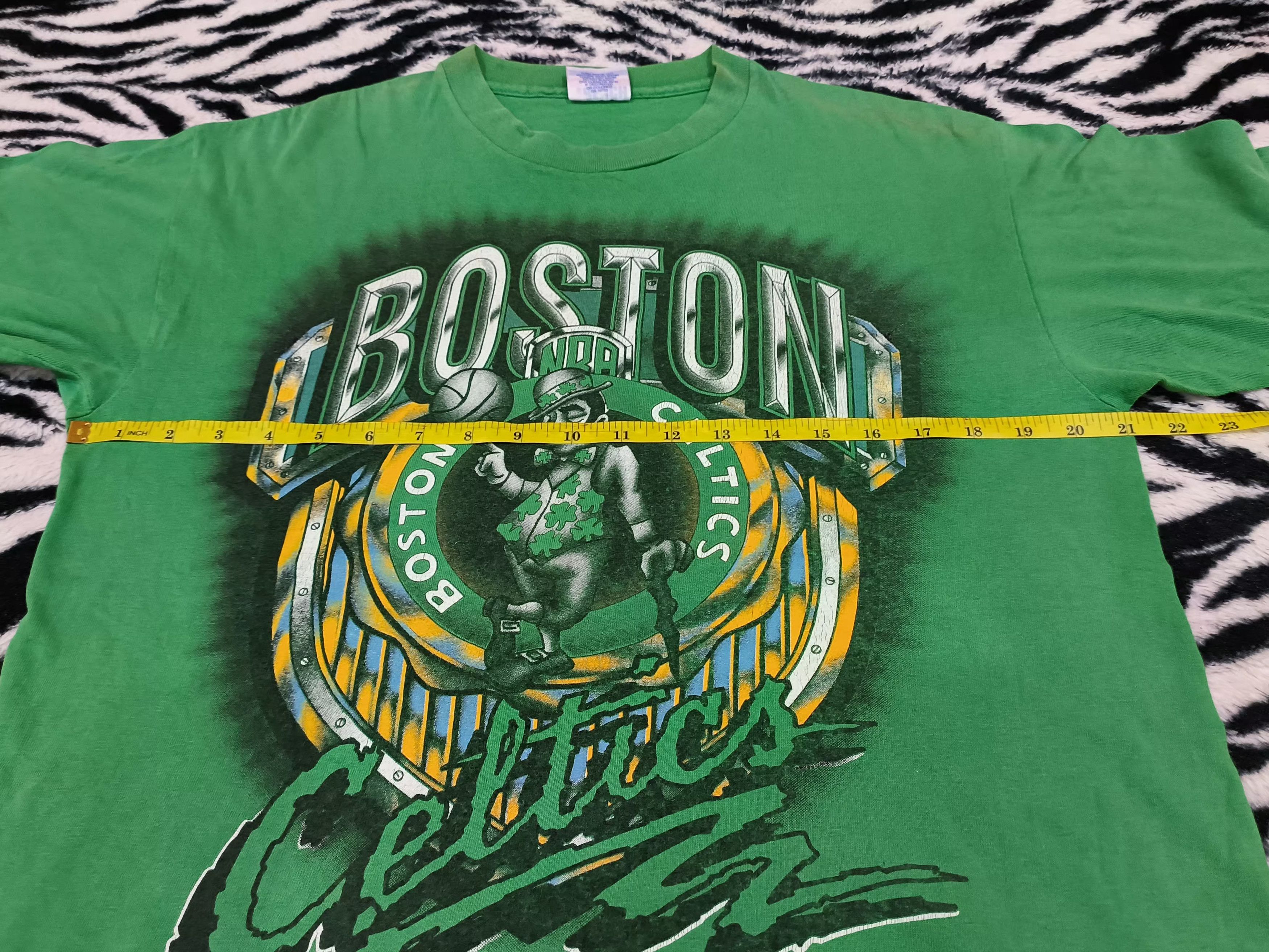 NBA 🔥Rare🔥Vintage Boston Celtics X NBA Thrashed tee Size US M / EU 48-50 / 2 - 11 Thumbnail