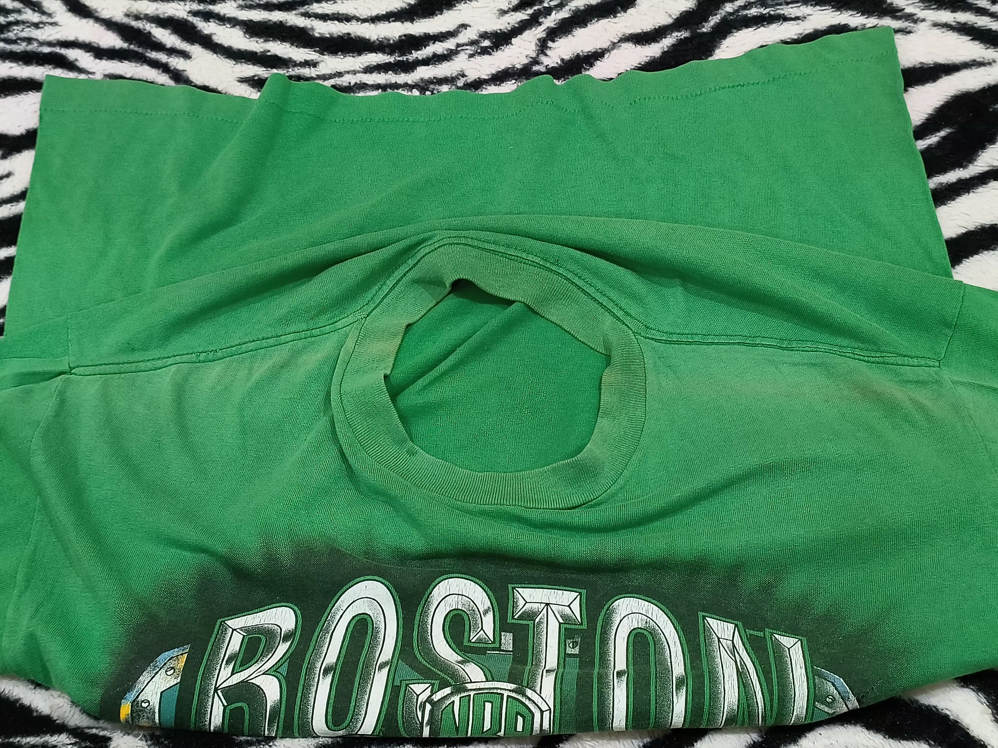 NBA 🔥Rare🔥Vintage Boston Celtics X NBA Thrashed tee Size US M / EU 48-50 / 2 - 9 Thumbnail