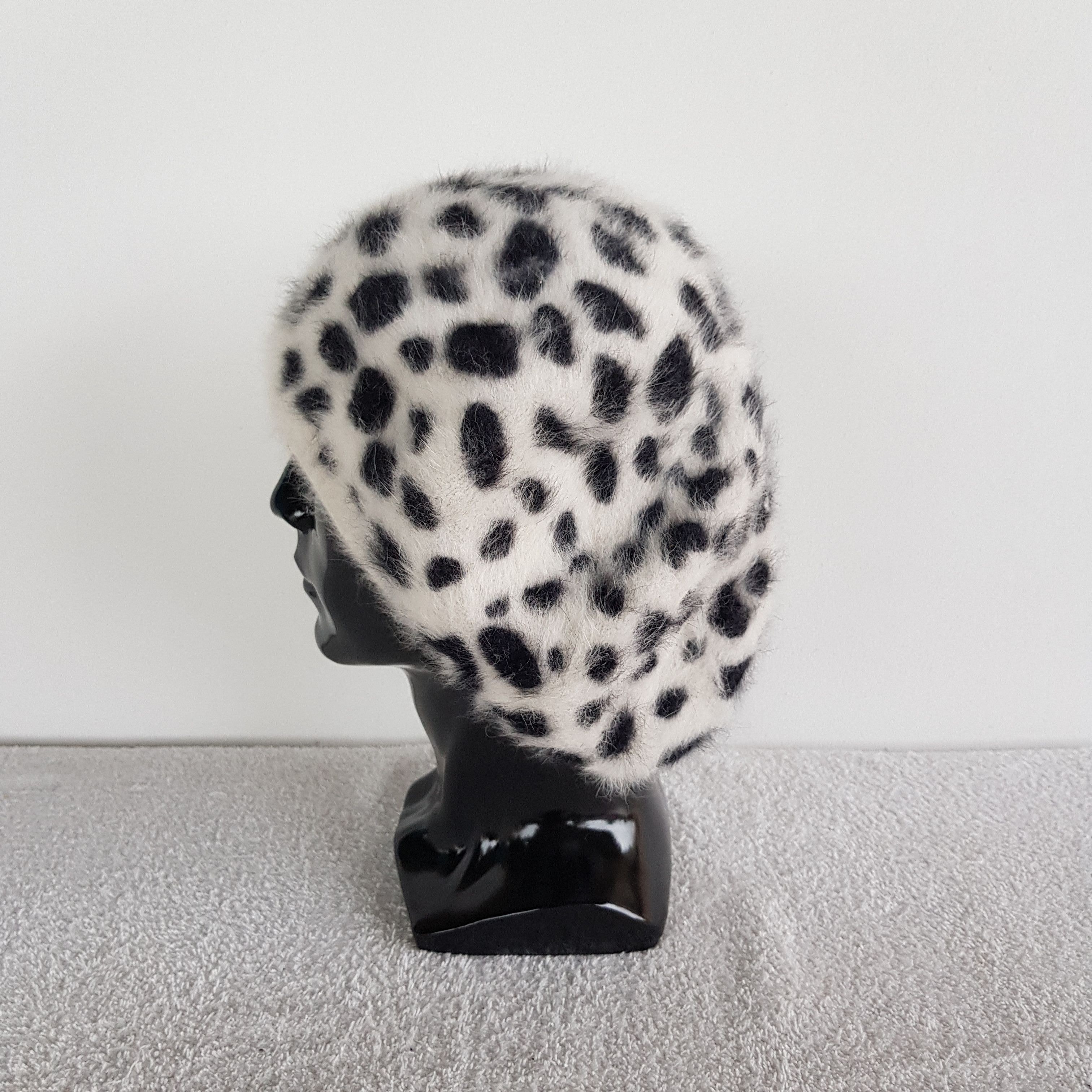 Japanese Brand × Vintage Albino Leopard Beanie Snow Cap Albino Leopard Faux Fur Hats Size ONE SIZE - 4 Thumbnail